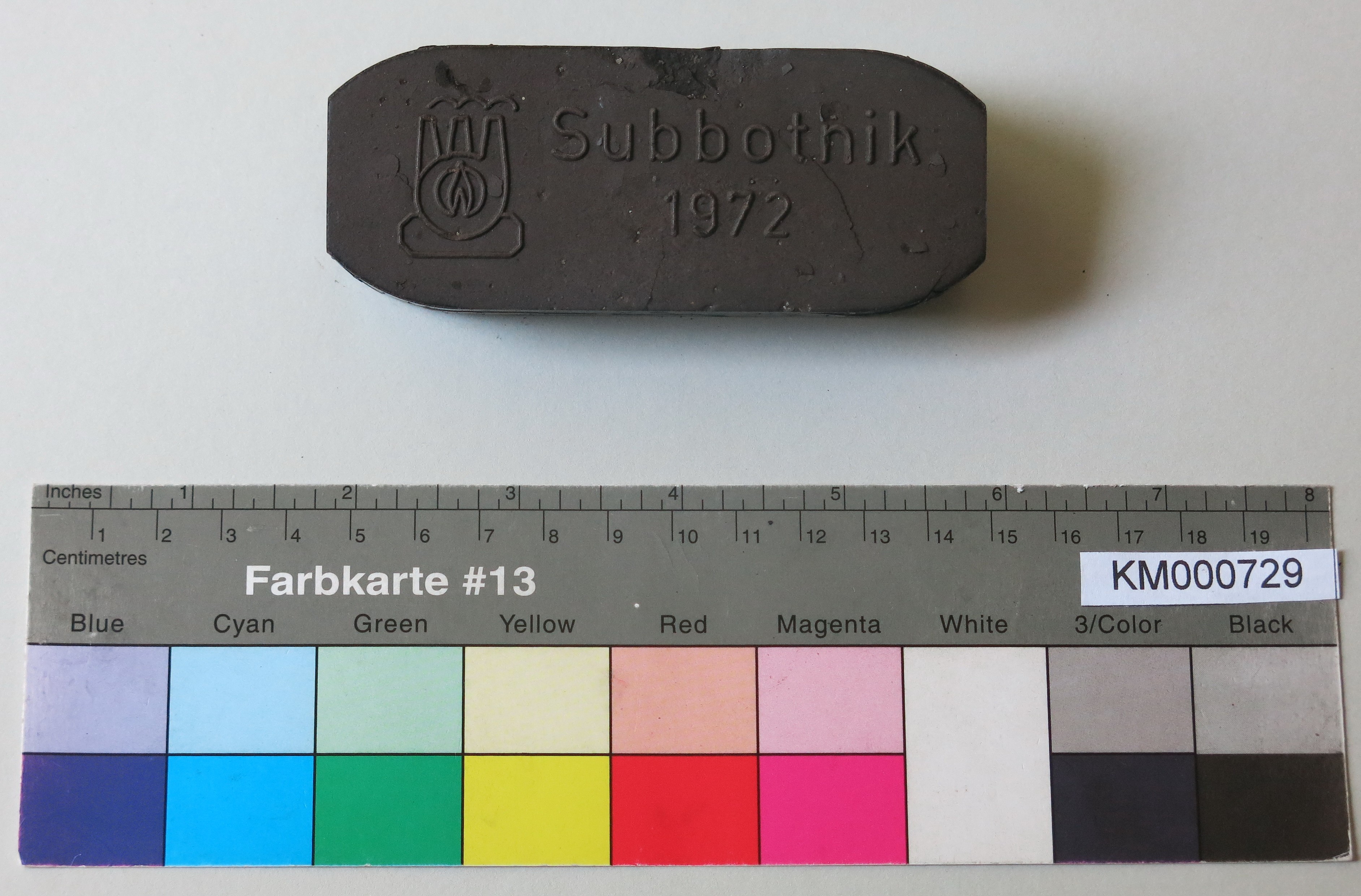 Zierbrikett "Subbotnik 1972 " (Energiefabrik Knappenrode CC BY-SA)