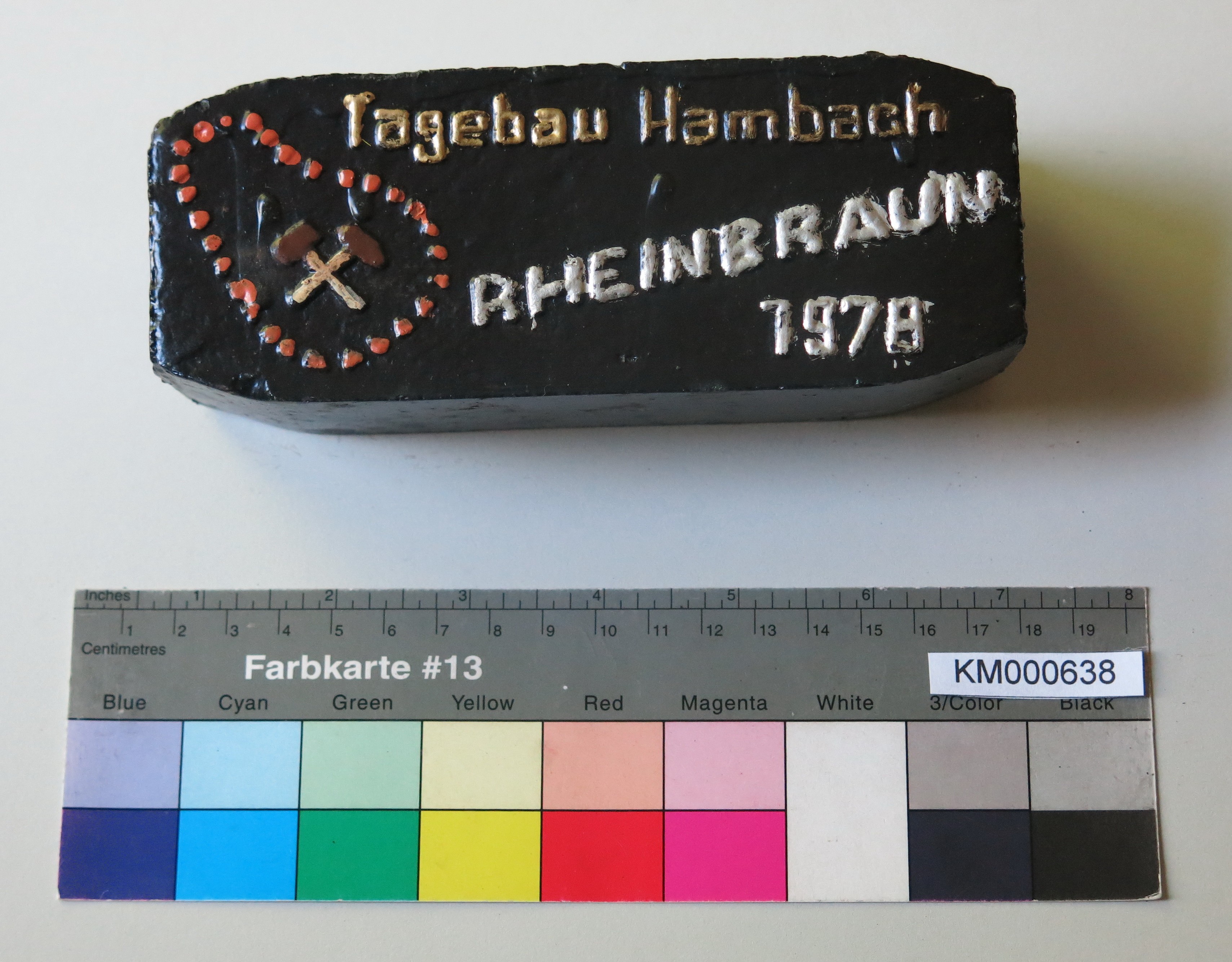 Zierbrikett "Tagebau Hambach RHEINBRAUN 1978" (Energiefabrik Knappenrode CC BY-SA)