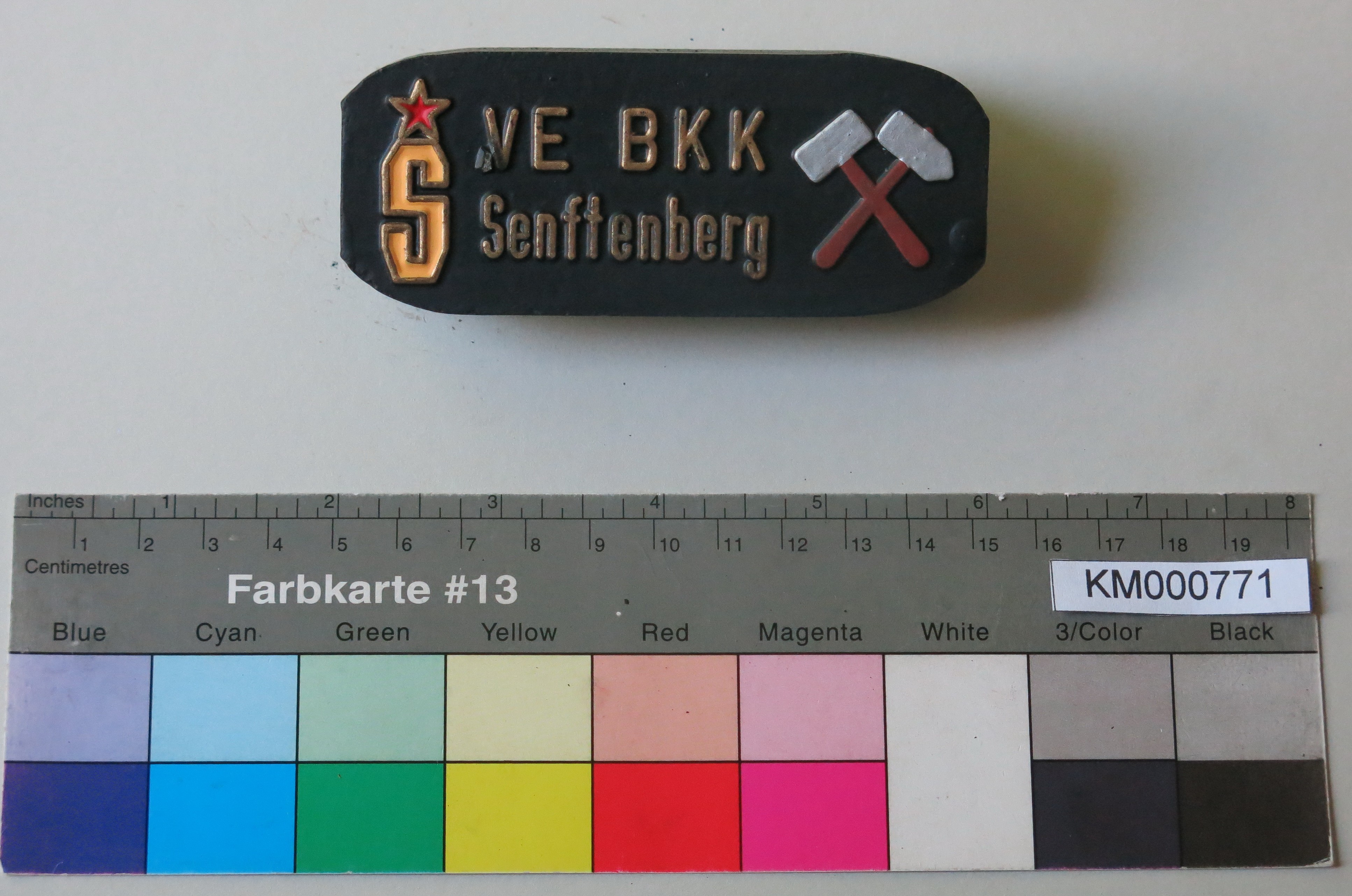Zierbrikett "VE BKK Senftenberg" (Energiefabrik Knappenrode CC BY-SA)