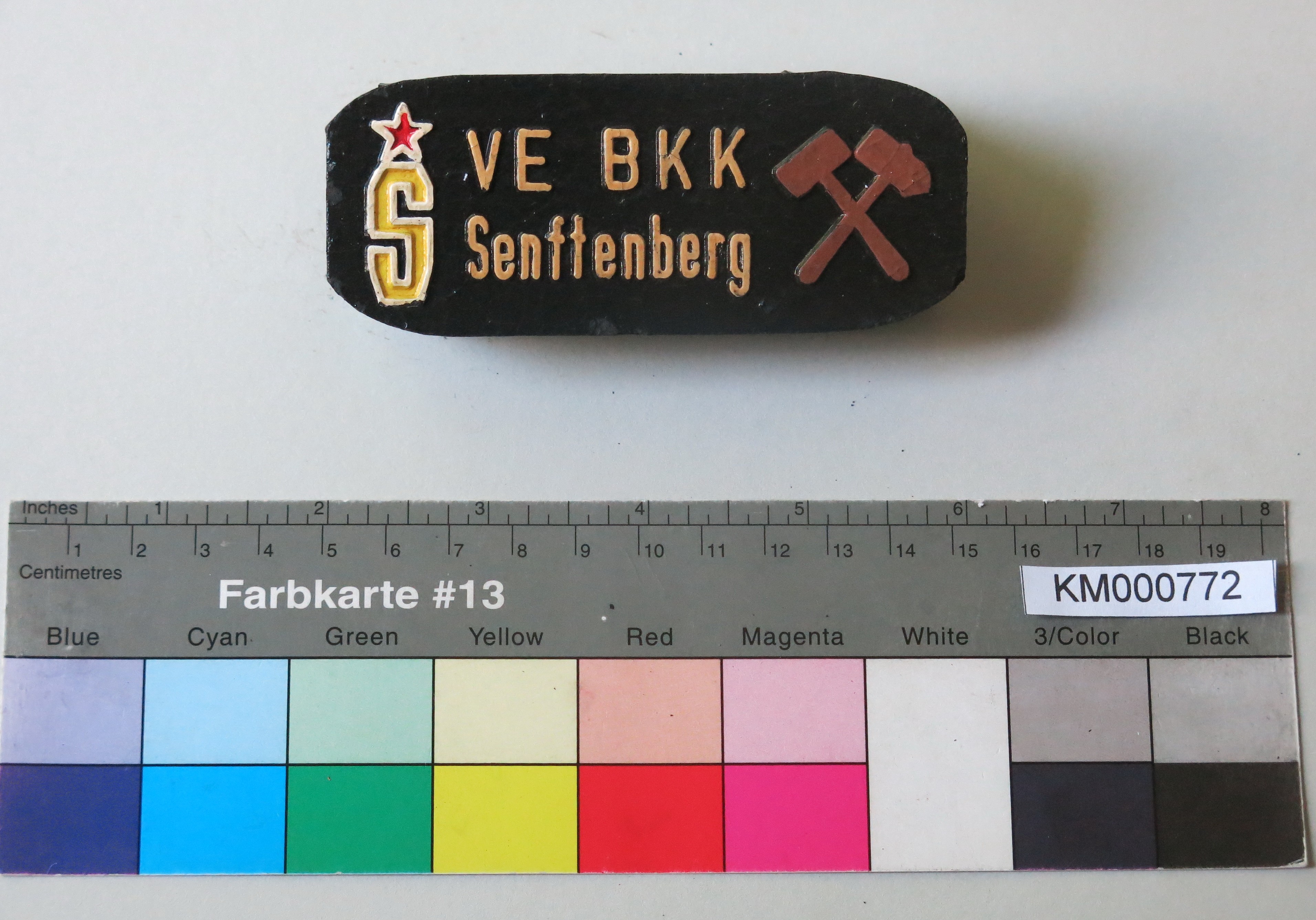 Zierbrikett "VE BKK Senftenberg" (Energiefabrik Knappenrode CC BY-SA)