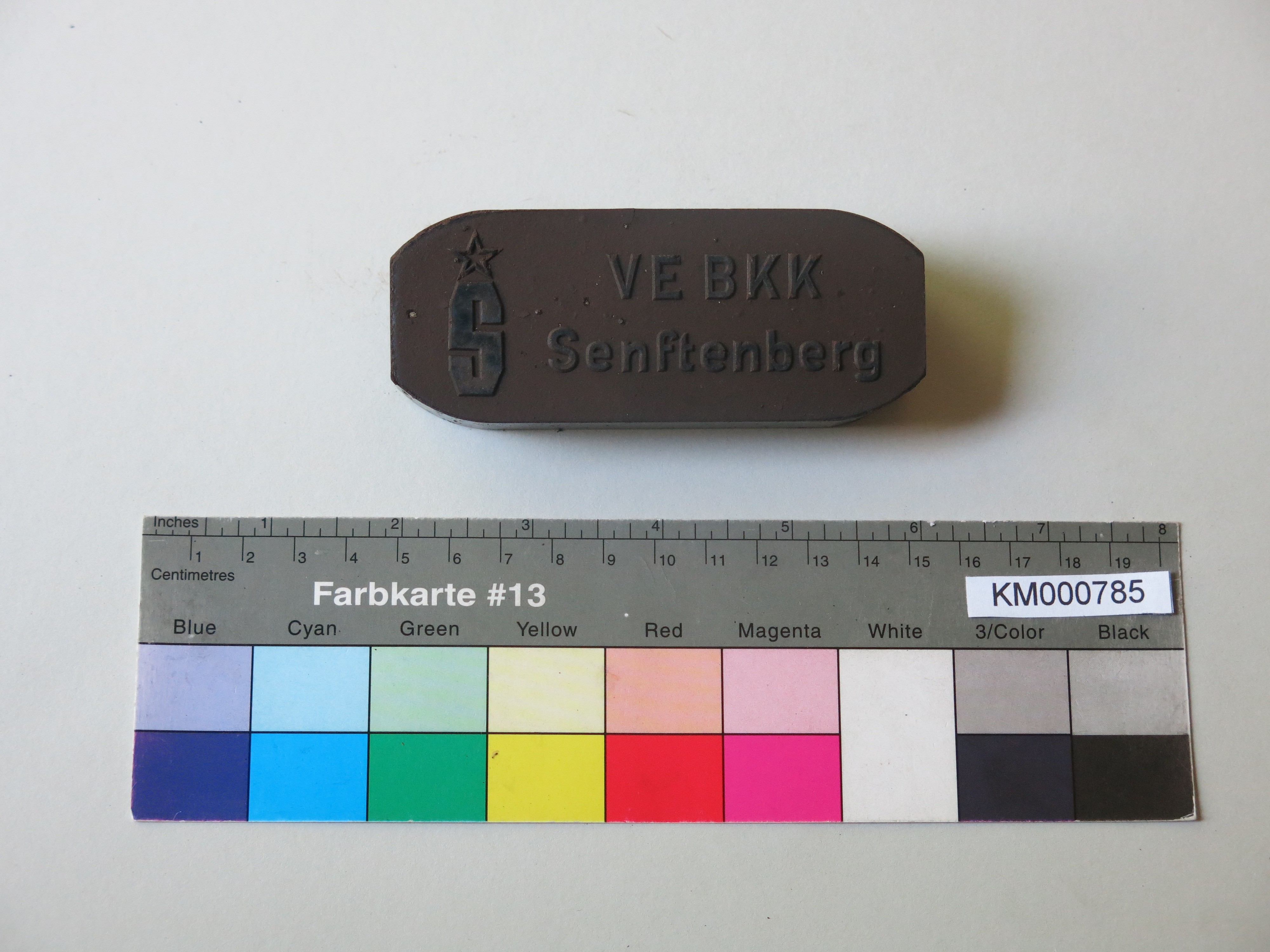 Zierbrikett "VE BKK Senftenberg" (Energiefabrik Knappenrode CC BY-SA)