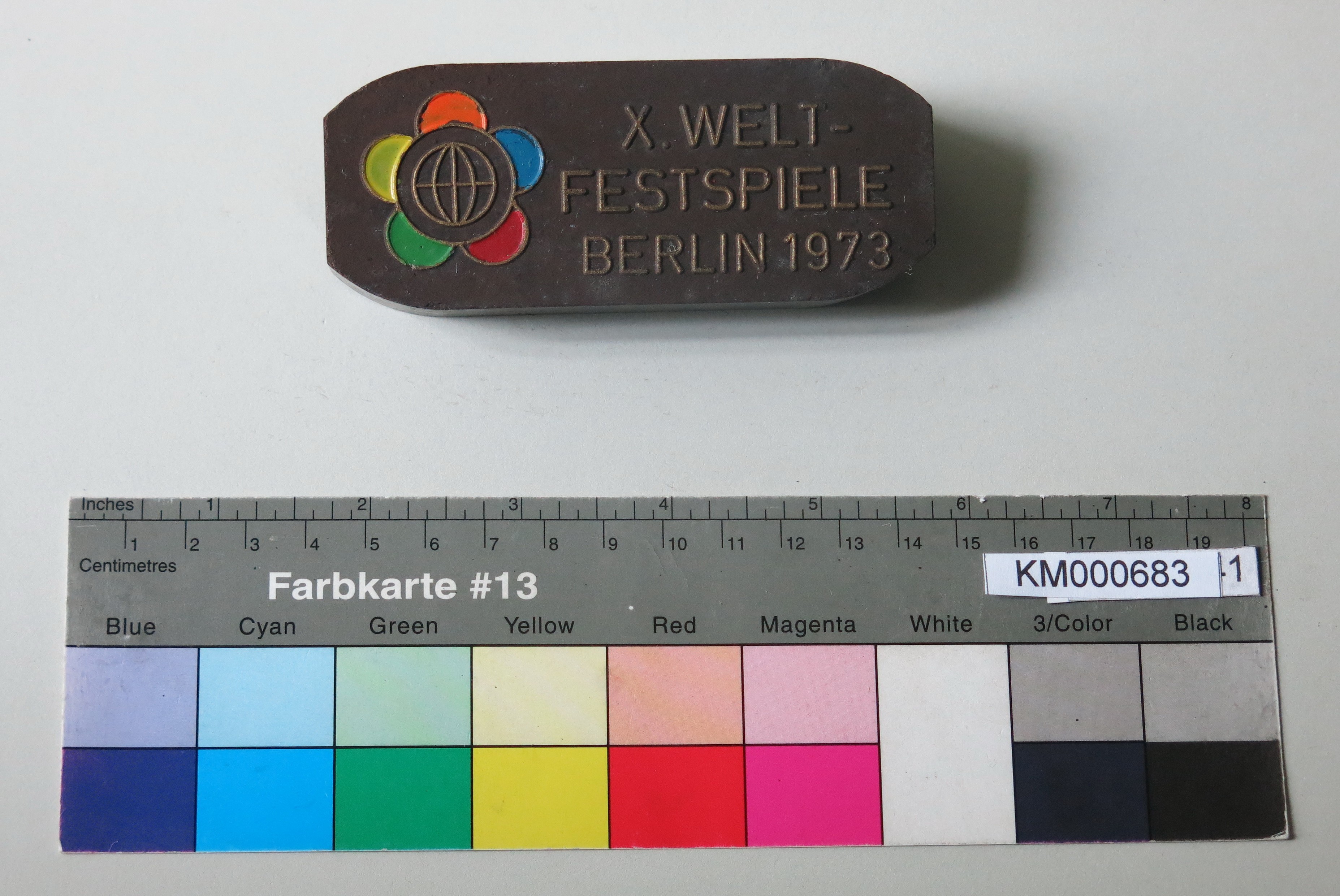 Zierbrikett "X. WELTFESTSPIELE BERLIN 1973" (Energiefabrik Knappenrode CC BY-SA)