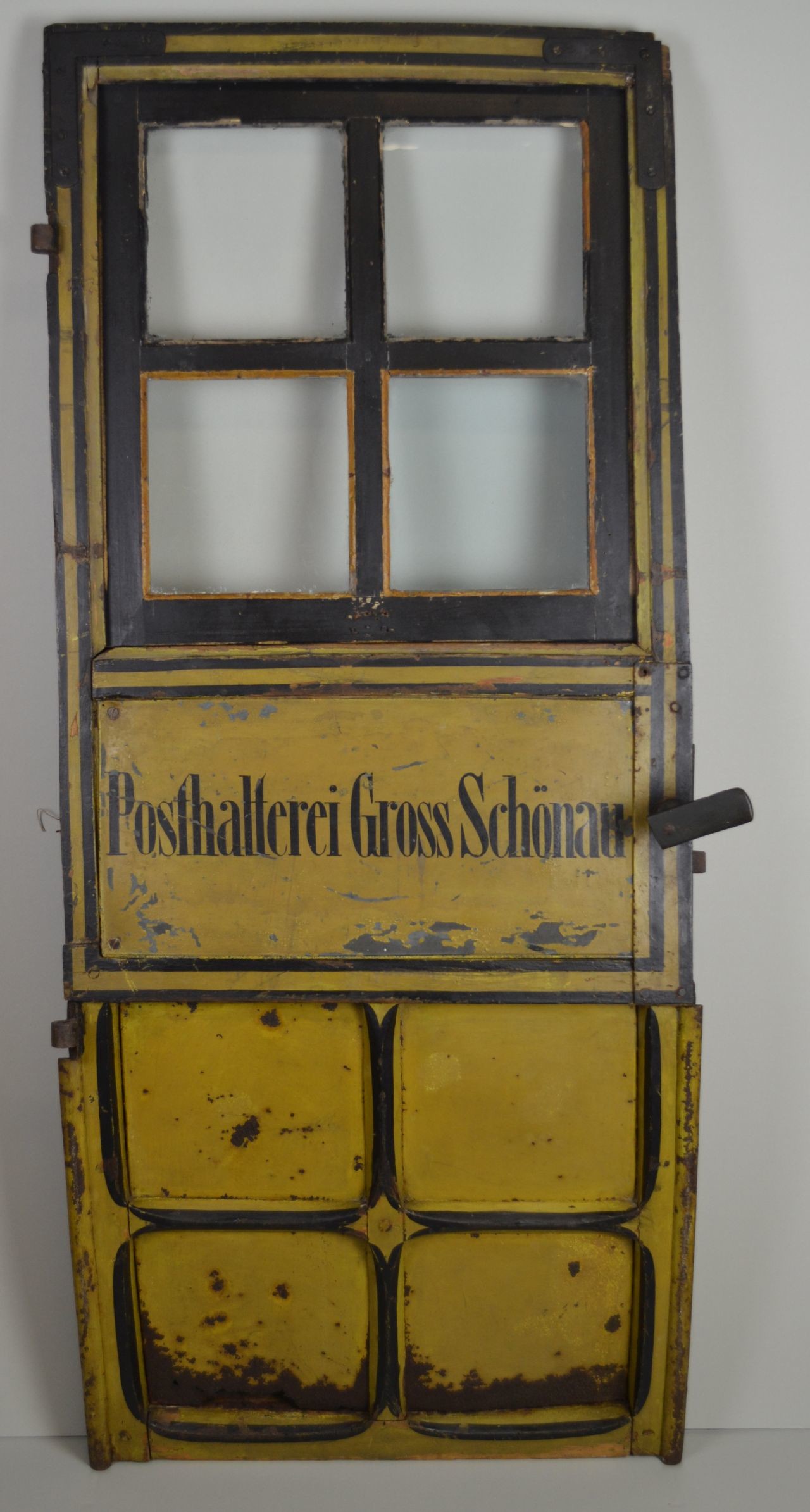 Wagenschlag der Großschönauer Postkutsche (Deutsches Damast- und Frottiermuseum CC BY-NC)