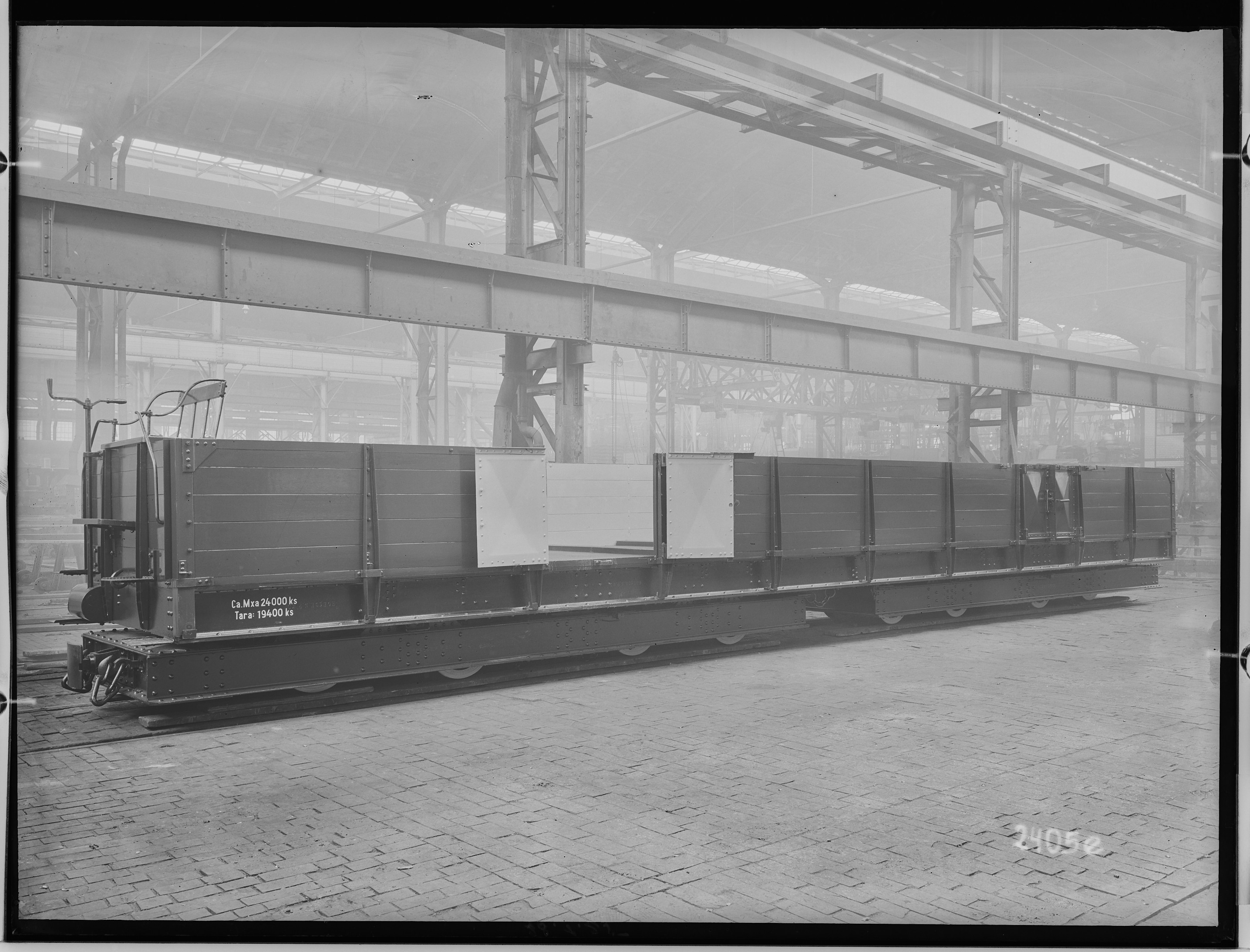 Fotografie: achtachsiger offener Güterwagen (Außenansicht II), 1925 (Schenkung der Bombardier Transportation, Werk Görlitz | Eigentum/Sammlung der Verkehrsmuseums Dresden gGmbH CC BY-NC-SA)