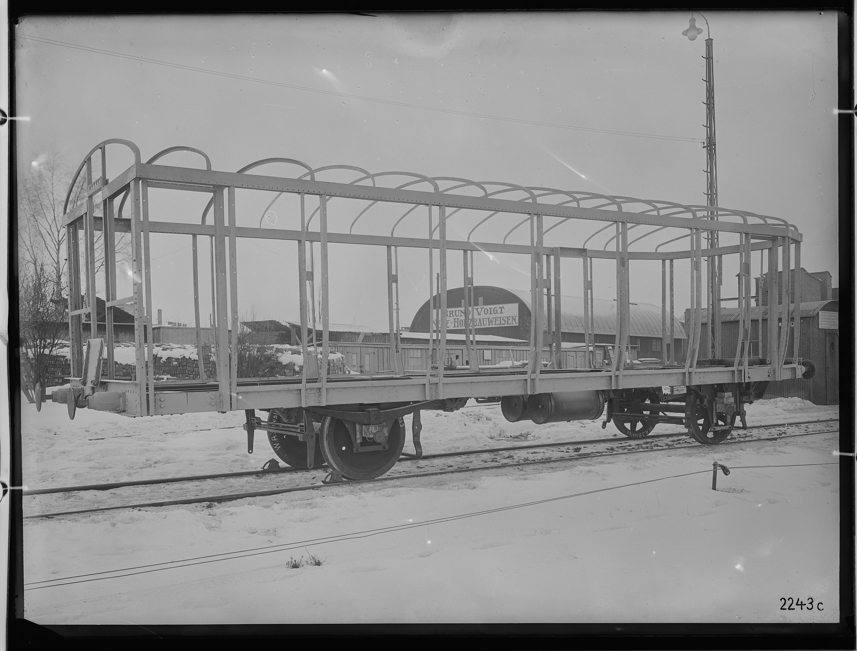 Fotografie: Auto-Triebwagen (Kastengerippe Längsansicht II), 1924 (Schenkung der Bombardier Transportation, Werk Görlitz | Eigentum/Sammlung der Verkehrsmuseums Dresden gGmbH CC BY-NC-SA)