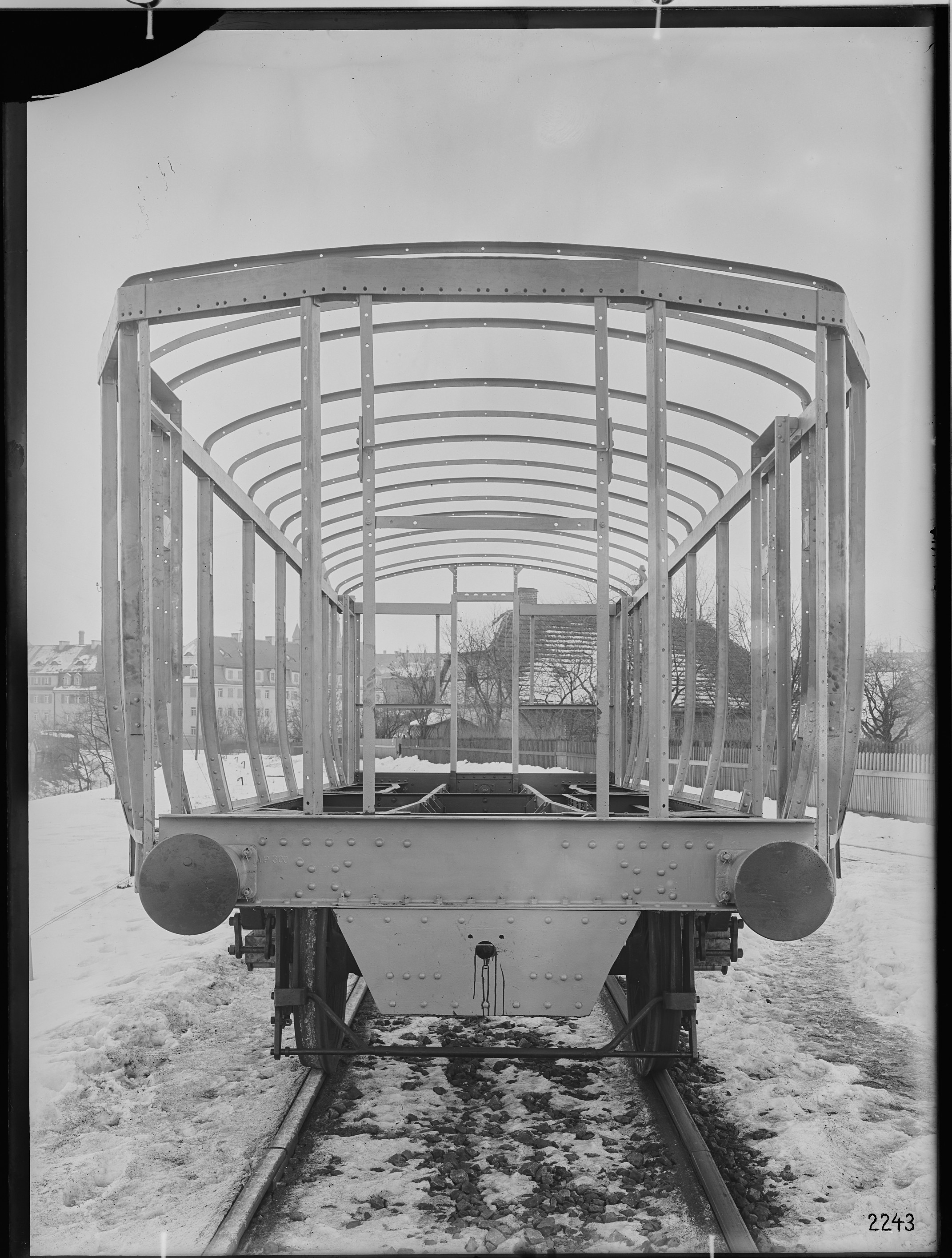 Fotografie: Auto-Triebwagen (Kastengerippe Stirnansicht vorn), 1924 (Schenkung der Bombardier Transportation, Werk Görlitz | Eigentum/Sammlung der Verkehrsmuseums Dresden gGmbH CC BY-NC-SA)