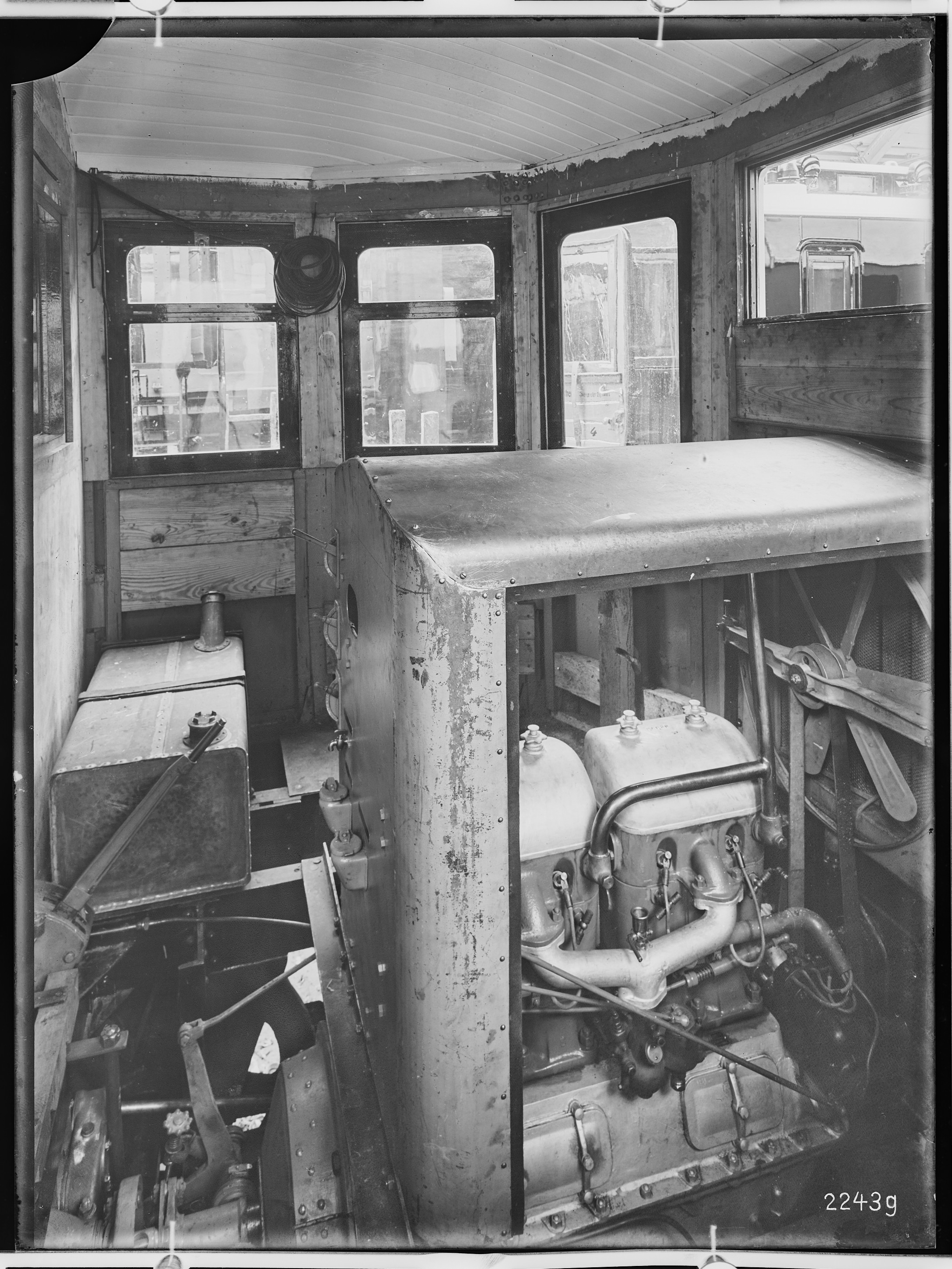 Fotografie: Auto-Triebwagen (Motorraum II), 1924 (Schenkung der Bombardier Transportation, Werk Görlitz | Eigentum/Sammlung der Verkehrsmuseums Dresden gGmbH CC BY-NC-SA)