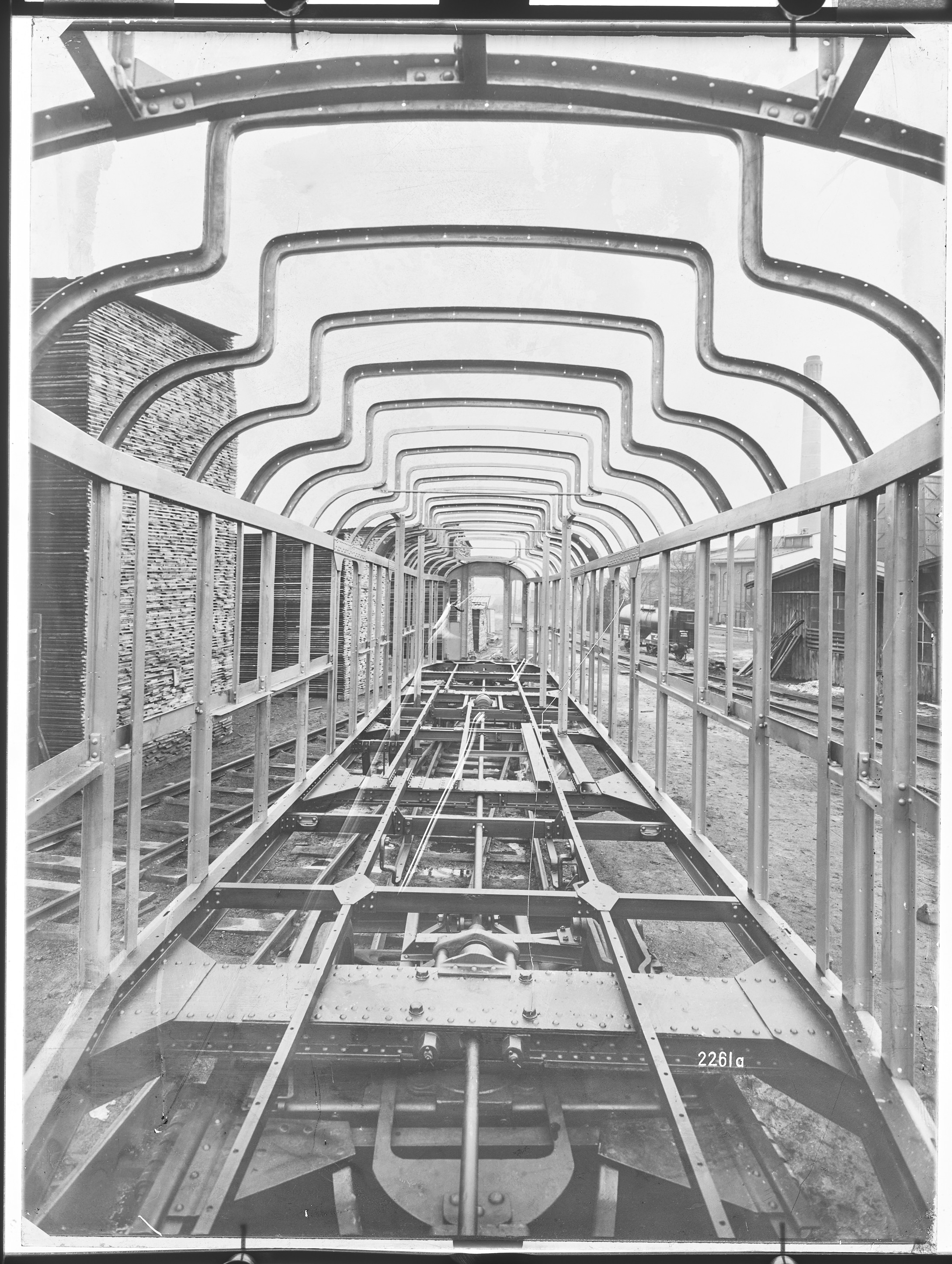 Fotografie: D-Zugwagen (Kastengerippe, Innenansicht I), 1924 (Schenkung der Bombardier Transportation, Werk Görlitz | Eigentum/Sammlung der Verkehrsmuseums Dresden gGmbH CC BY-NC-SA)
