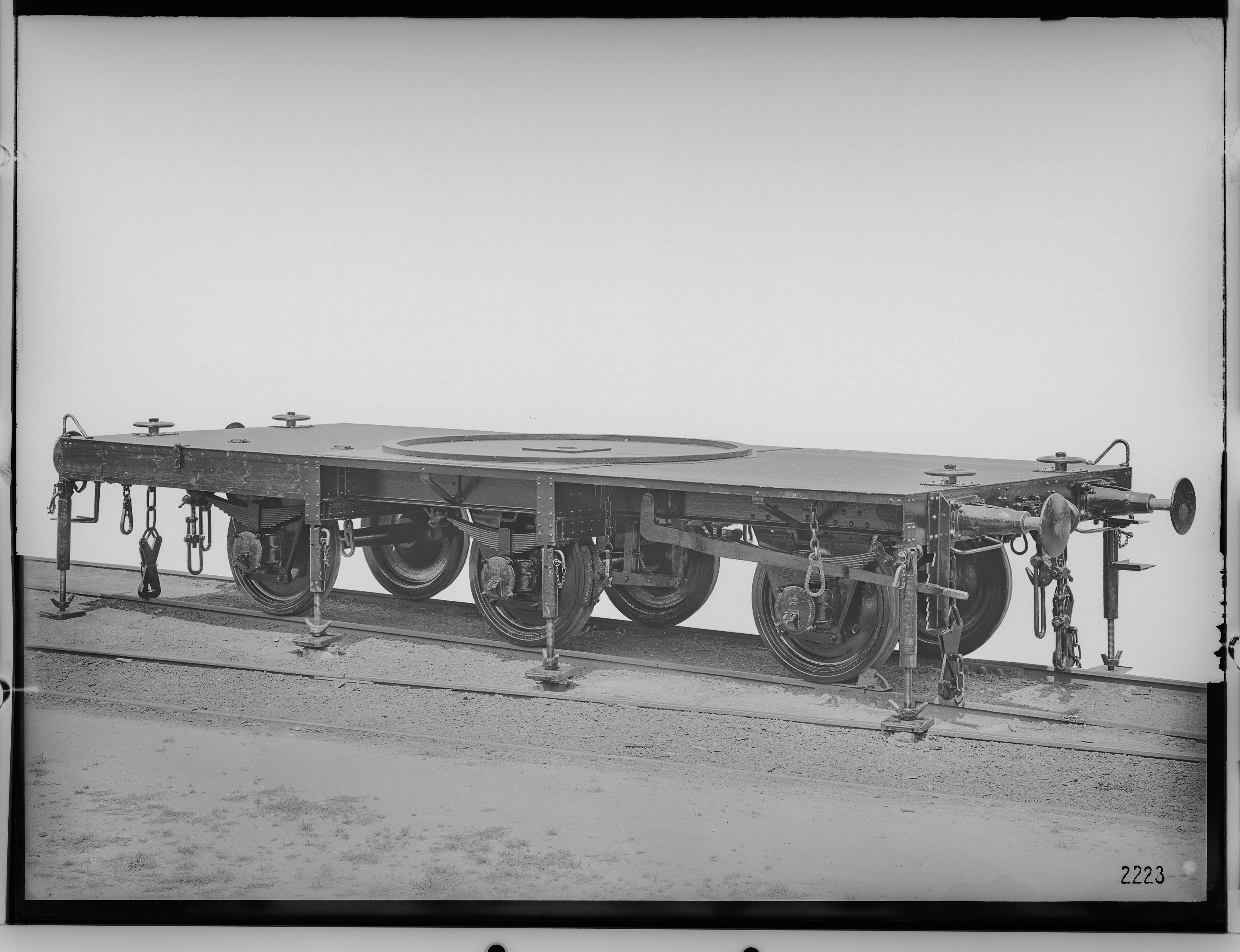 Fotografie: dreiachsiger Kranwagen (Ansicht I), 1923 (Schenkung der Bombardier Transportation, Werk Görlitz | Eigentum/Sammlung der Verkehrsmuseums Dresden gGmbH CC BY-NC-SA)