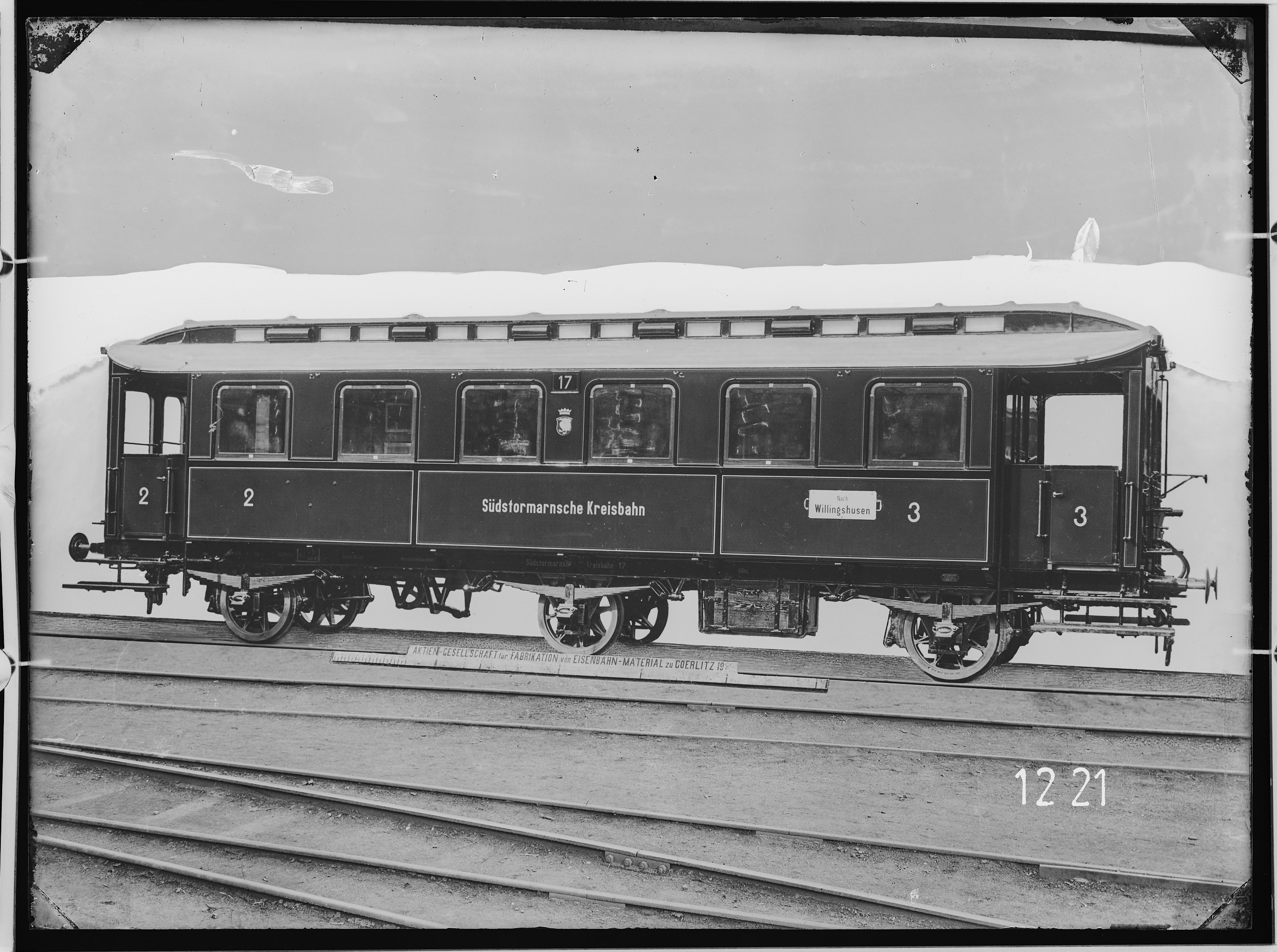 Fotografie: dreiachsiger Personenwagen zweite und dritte Klasse, 1911 (Schenkung der Bombardier Transportation, Werk Görlitz | Eigentum/Sammlung der Verkehrsmuseums Dresden gGmbH CC BY-NC-SA)