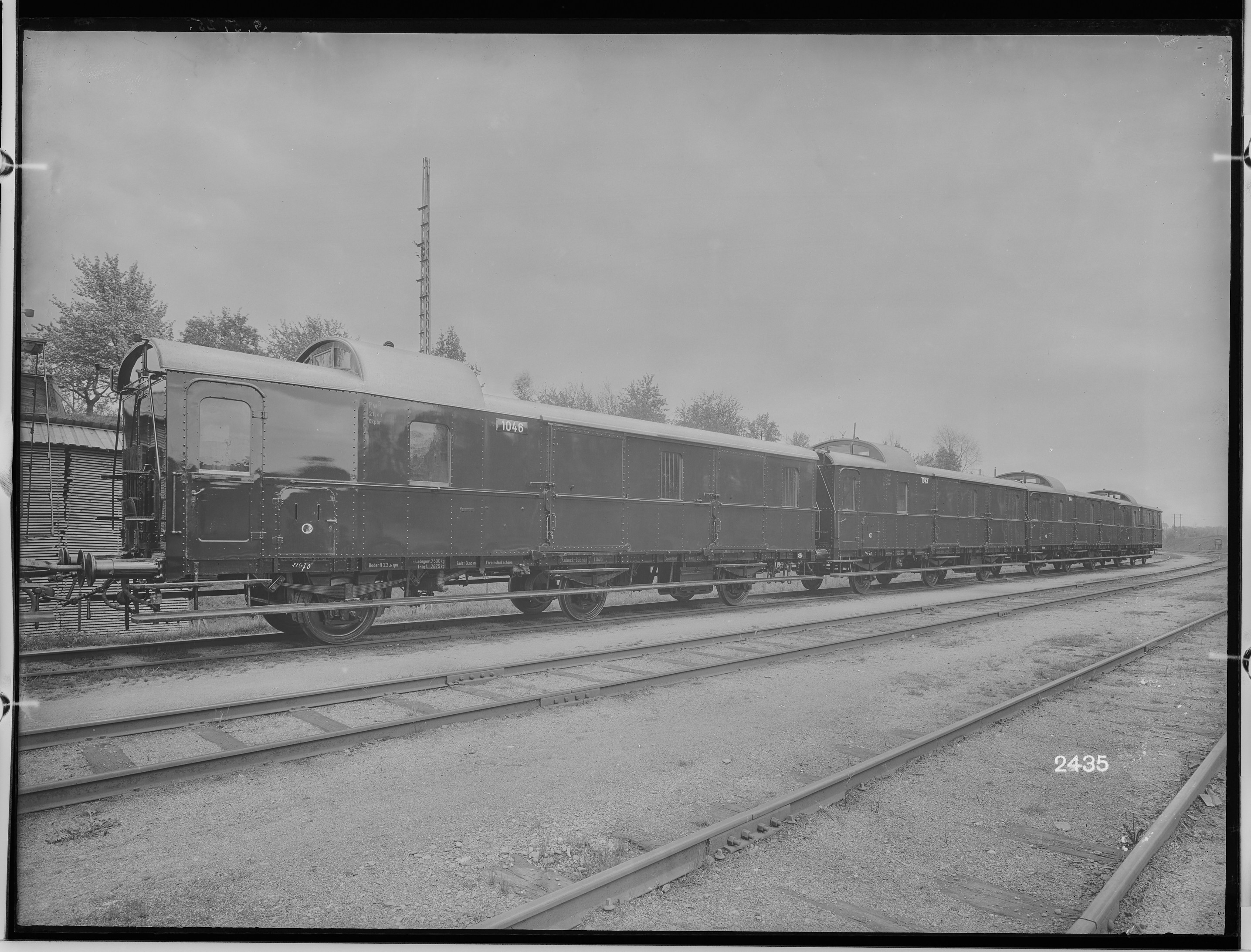 Fotografie: dreiachsiger Personenzug-Gepäckwagen, 1925 (Schenkung der Bombardier Transportation, Werk Görlitz | Eigentum/Sammlung der Verkehrsmuseums Dresden gGmbH CC BY-NC-SA)