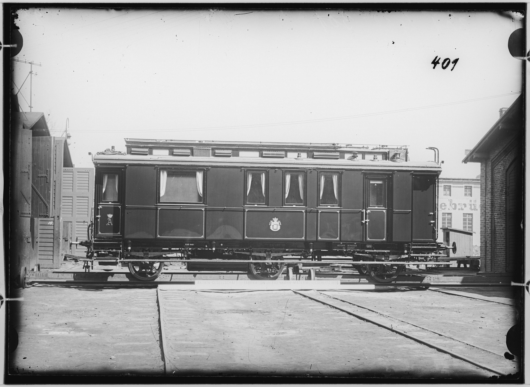 Fotografie: dreiachsiger Salonwagen, 1895 (Schenkung der Bombardier Transportation, Werk Görlitz | Eigentum/Sammlung der Verkehrsmuseums Dresden gGmbH CC BY-NC-SA)