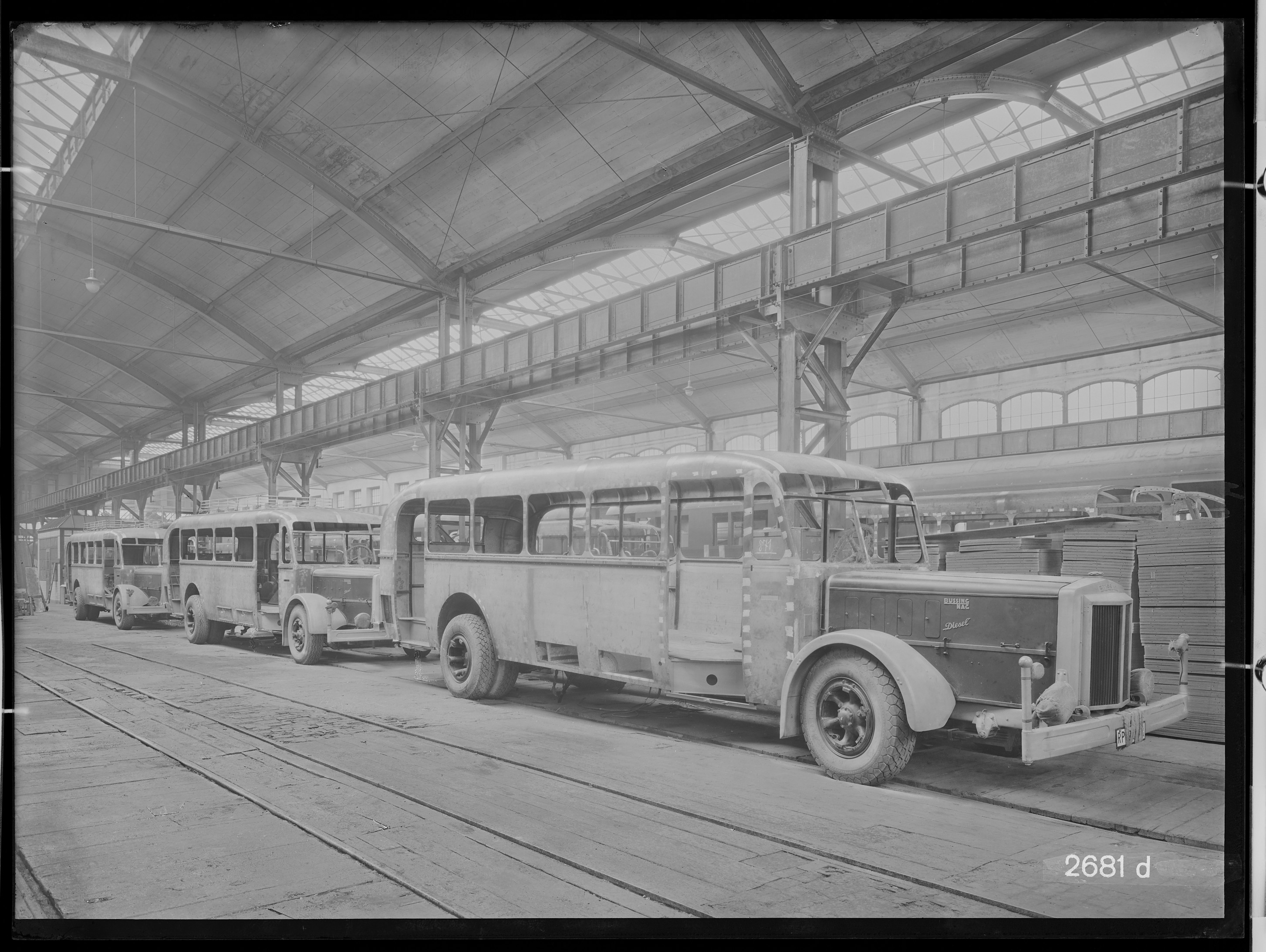 Fotografie: Omnibus-Aufbauten für Deutsche Reichspost (Omnibusse im Aufbau), 1936 (Schenkung der Bombardier Transportation, Werk Görlitz | Eigentum/Sammlung der Verkehrsmuseums Dresden gGmbH CC BY-NC-SA)