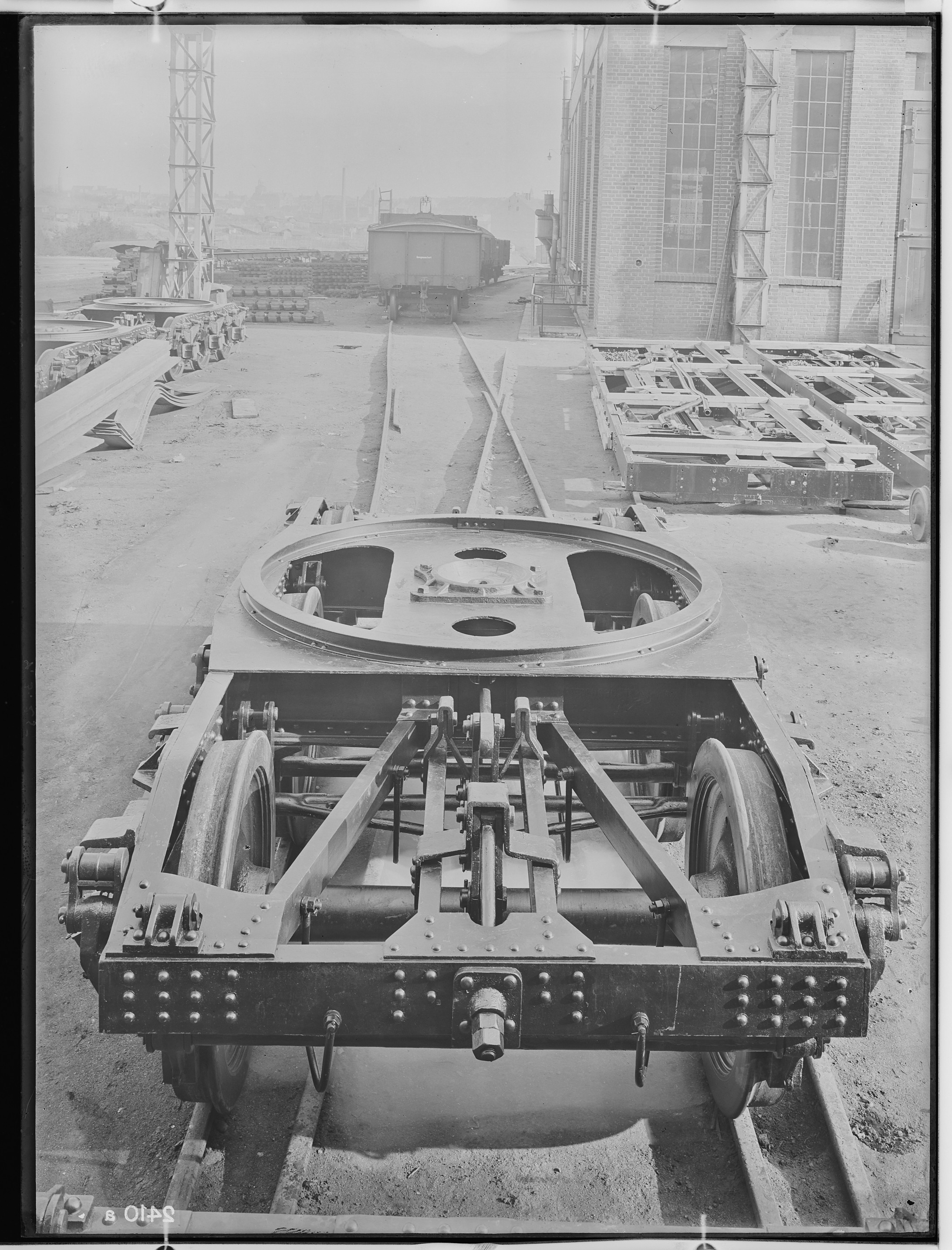 Fotografie: sechsachsiger Tiefladewagen (Drehgestell II), 1925 (Schenkung der Bombardier Transportation, Werk Görlitz | Eigentum/Sammlung der Verkehrsmuseums Dresden gGmbH CC BY-NC-SA)