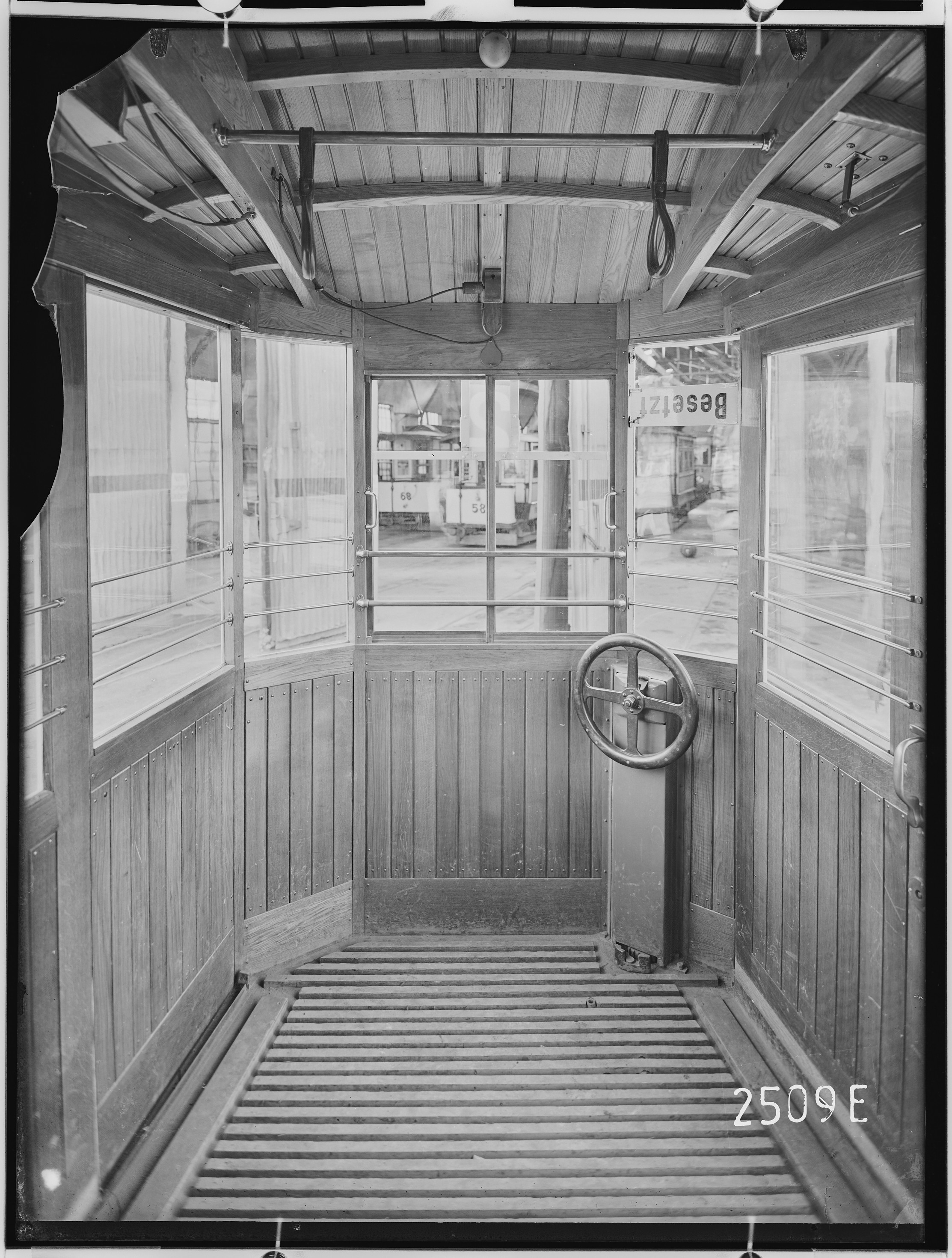 Fotografie: Straßenbahn-Anhängewagen (Innenansicht III), 1927 (Schenkung der Bombardier Transportation, Werk Görlitz | Eigentum/Sammlung der Verkehrsmuseums Dresden gGmbH CC BY-NC-SA)