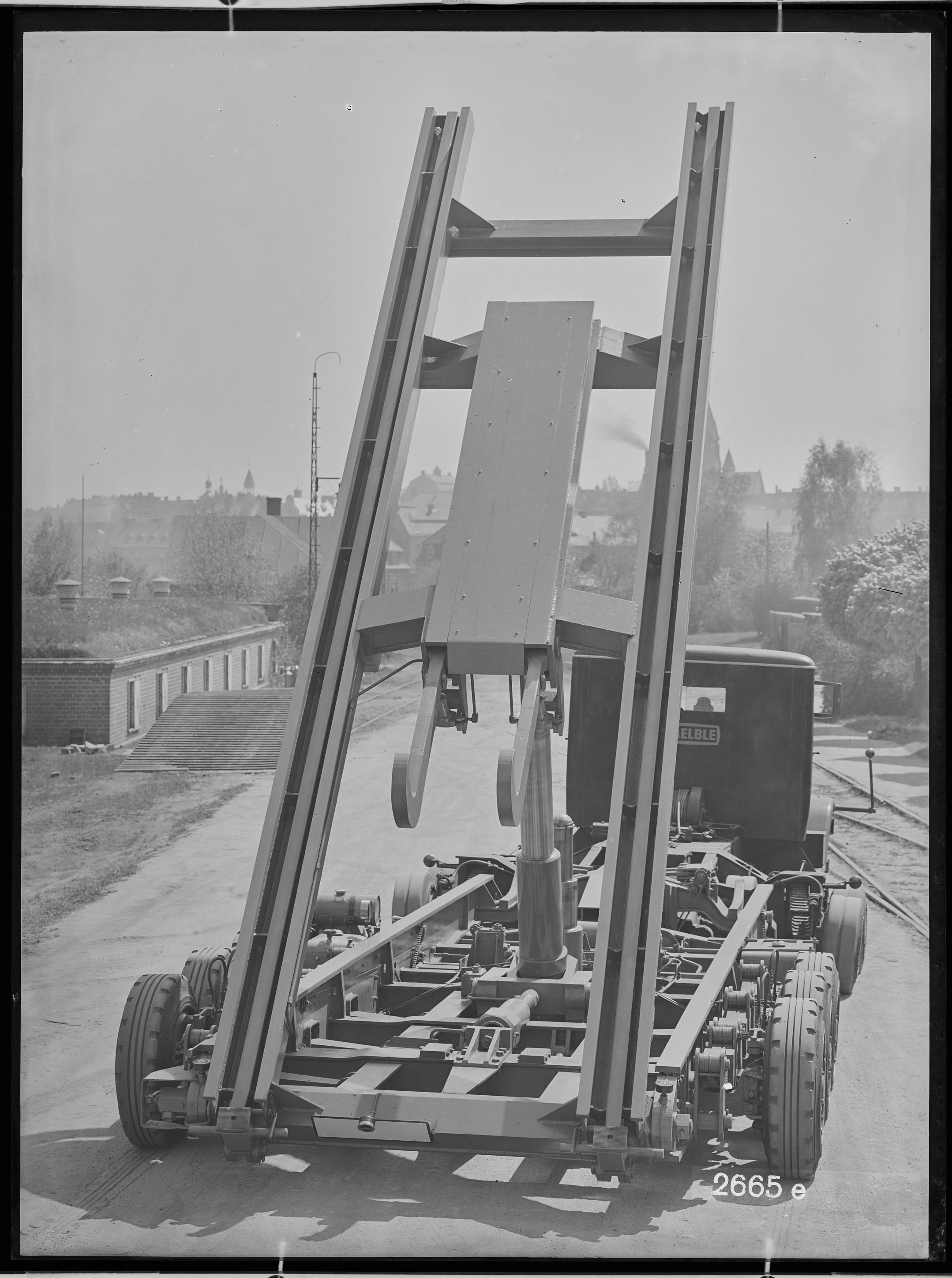 Fotografie: Straßenfahrzeug ohne Güterwagen (Ansicht II), 1935 (Schenkung der Bombardier Transportation, Werk Görlitz | Eigentum/Sammlung der Verkehrsmuseums Dresden gGmbH CC BY-NC-SA)