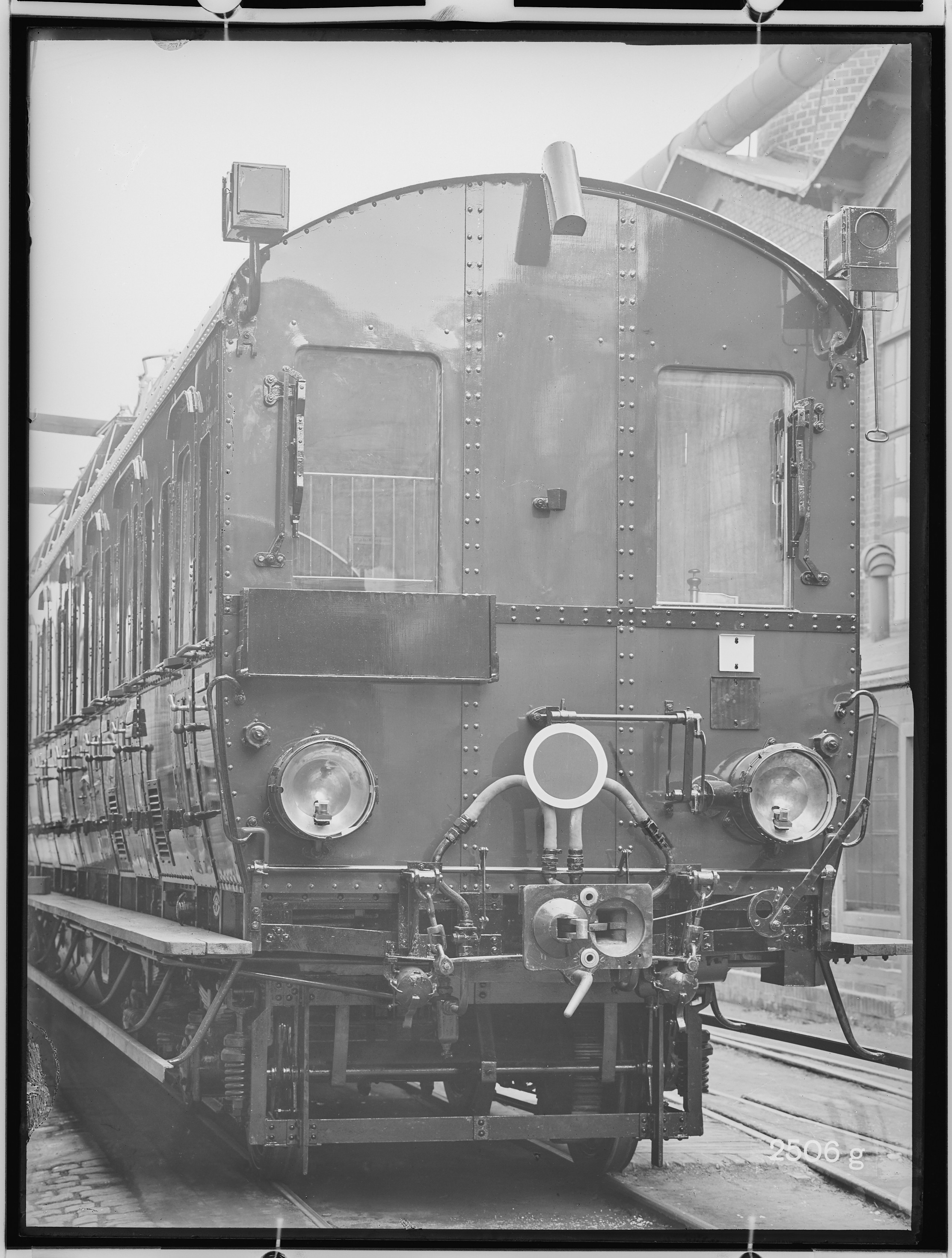 Fotografie: Triebwagen (Außenansicht I), 1927 (Schenkung der Bombardier Transportation, Werk Görlitz | Eigentum/Sammlung der Verkehrsmuseums Dresden gGmbH CC BY-NC-SA)
