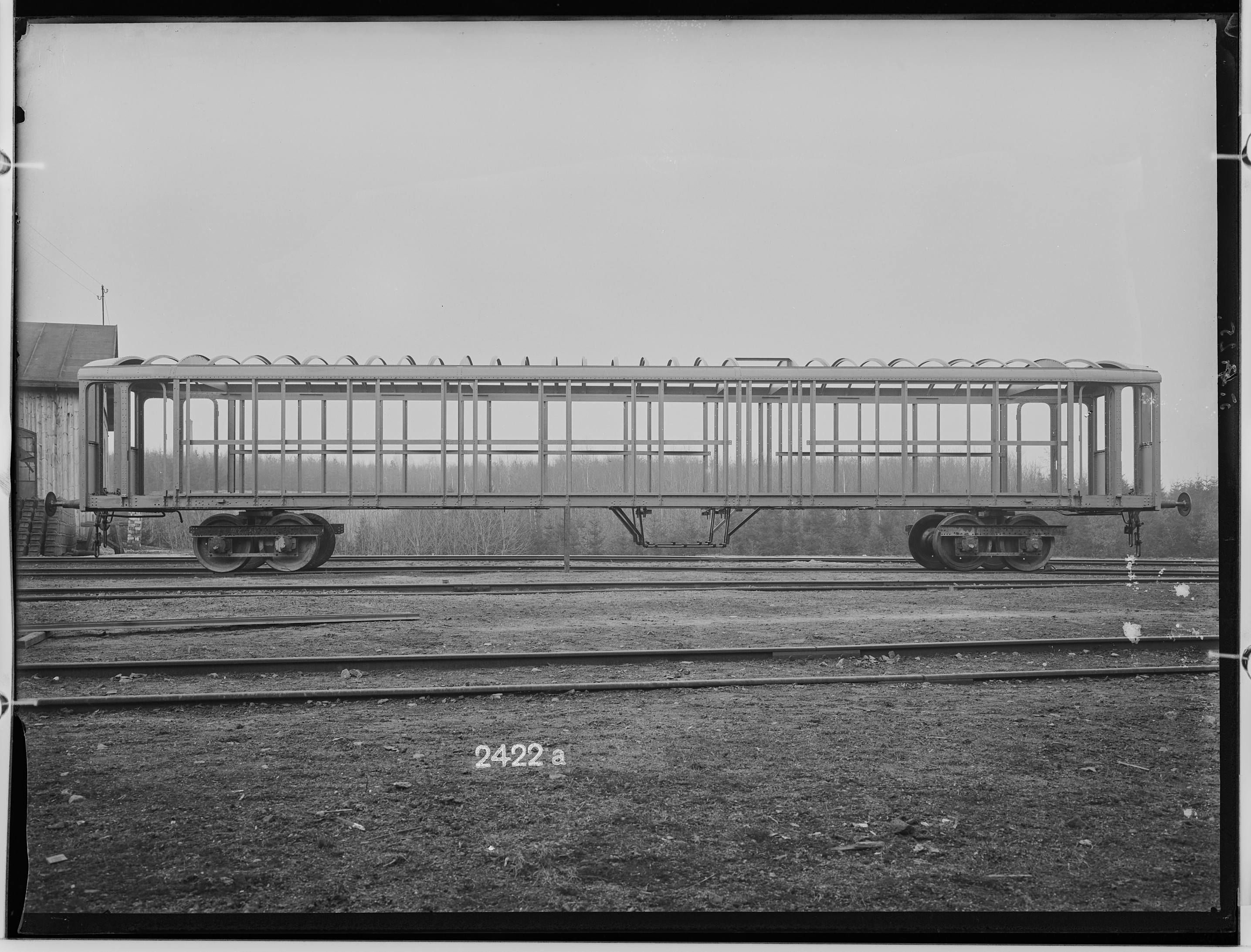 Fotografie: vierachsiger D-Zugwagen dritte Klasse (Kastengerippe II), 1925 (Schenkung der Bombardier Transportation, Werk Görlitz | Eigentum/Sammlung der Verkehrsmuseums Dresden gGmbH CC BY-NC-SA)