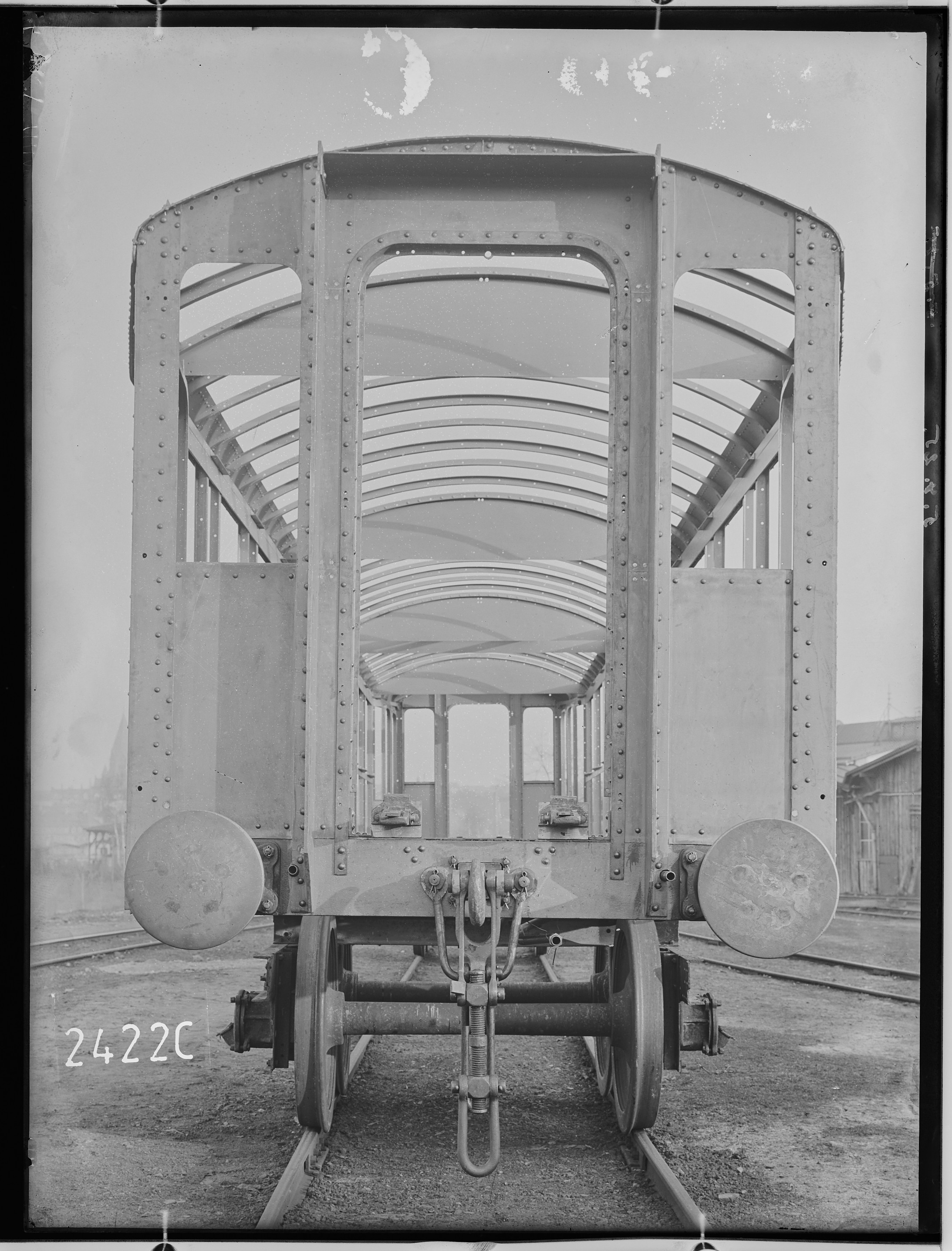 Fotografie: vierachsiger D-Zugwagen dritte Klasse (Kastengerippe IV), 1925 (Schenkung der Bombardier Transportation, Werk Görlitz | Eigentum/Sammlung der Verkehrsmuseums Dresden gGmbH CC BY-NC-SA)