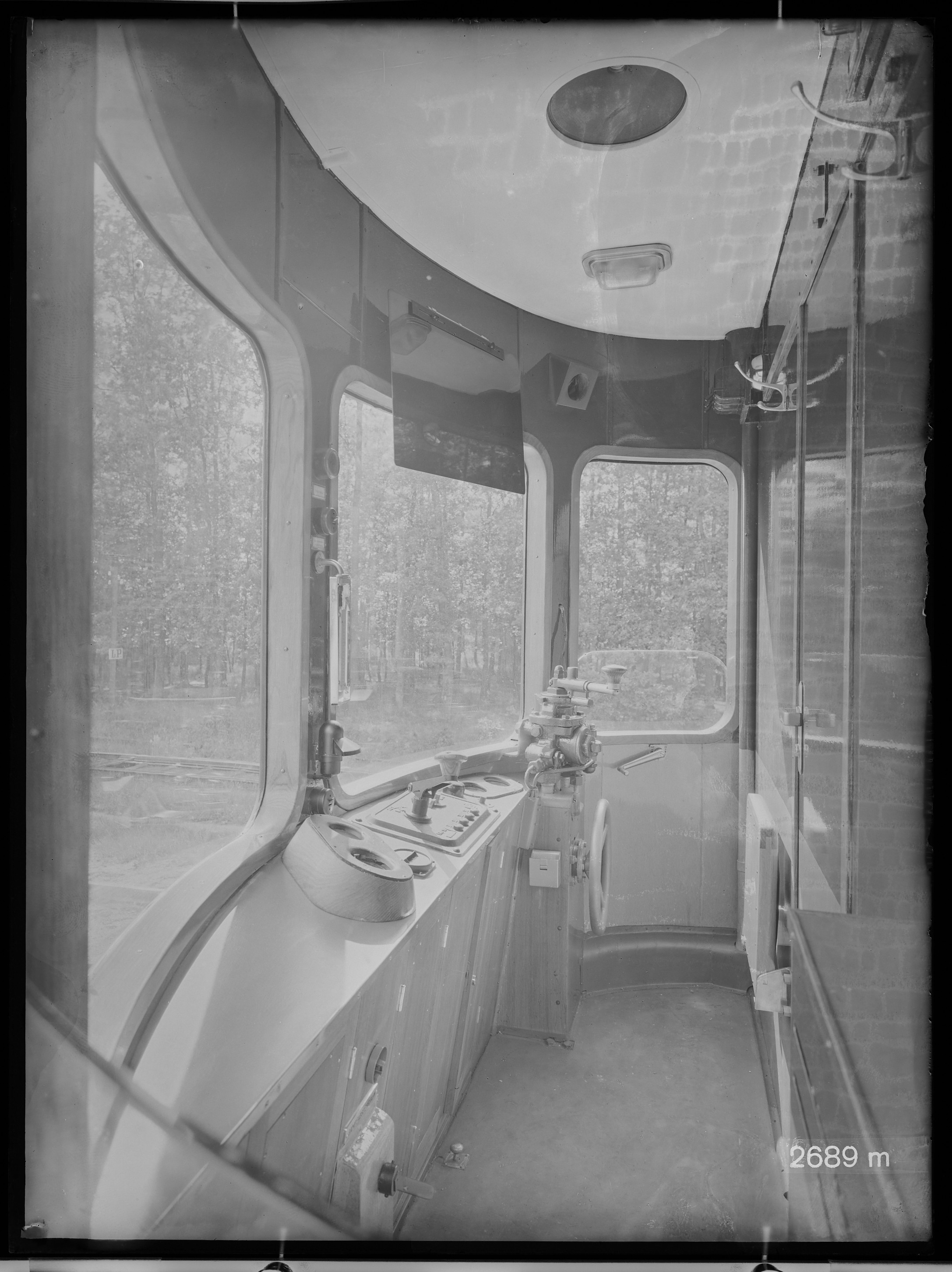 Fotografie: vierachsiger doppelstöckiger zweiteiliger Steuerwagen (Führerstand), 1936 (Schenkung der Bombardier Transportation, Werk Görlitz | Eigentum/Sammlung der Verkehrsmuseums Dresden gGmbH CC BY-NC-SA)