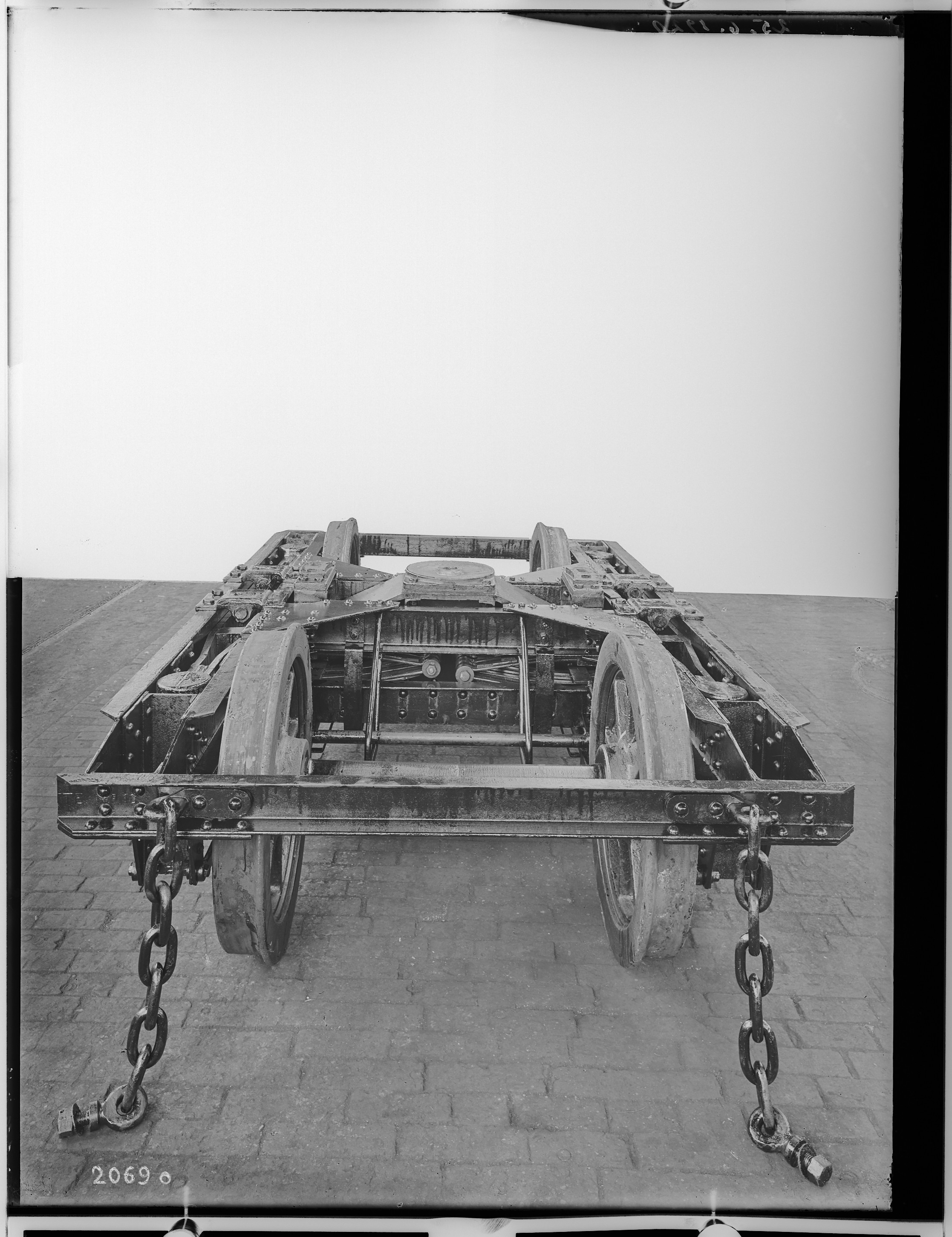 Fotografie: vierachsiger Durchgangswagen dritte Klasse (Drehgestell III), 1920 (Schenkung der Bombardier Transportation, Werk Görlitz | Eigentum/Sammlung der Verkehrsmuseums Dresden gGmbH CC BY-NC-SA)