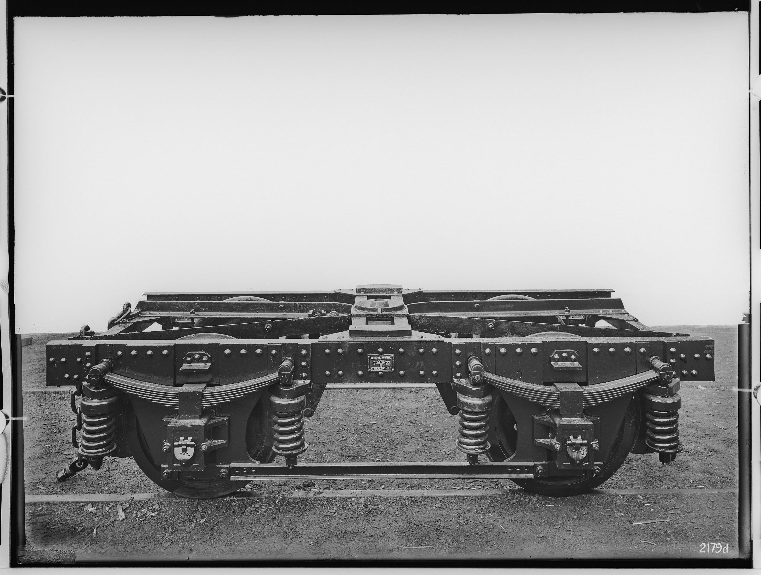 Fotografie: vierachsiger Durchgangswagen dritte Klasse für Marokko (Drehgestell I), 1922 (Schenkung der Bombardier Transportation, Werk Görlitz | Eigentum/Sammlung der Verkehrsmuseums Dresden gGmbH CC BY-NC-SA)