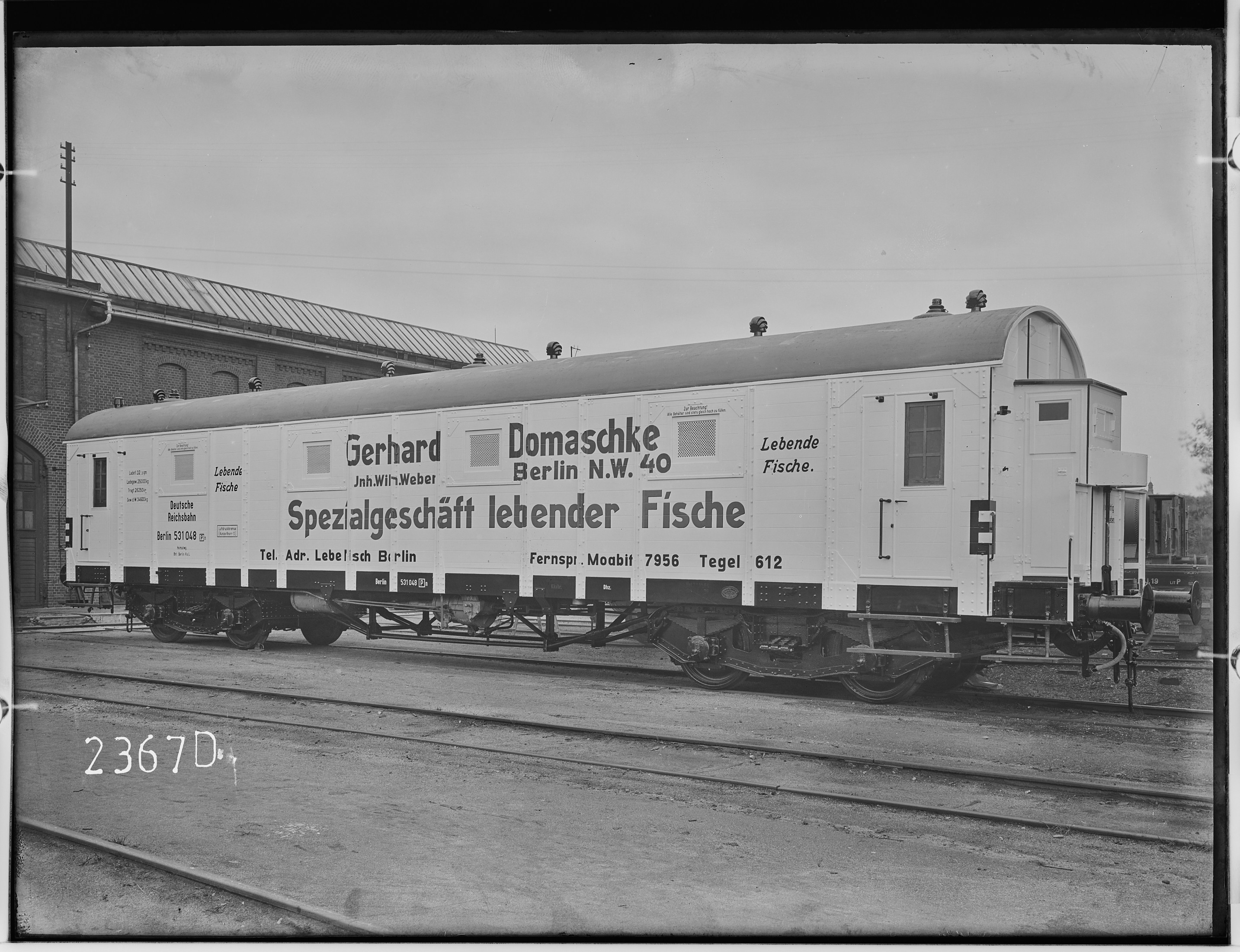 Fotografie: vierachsiger Fischtransportwagen (Außenansicht I), 1924 (Schenkung der Bombardier Transportation, Werk Görlitz | Eigentum/Sammlung der Verkehrsmuseums Dresden gGmbH CC BY-NC-SA)