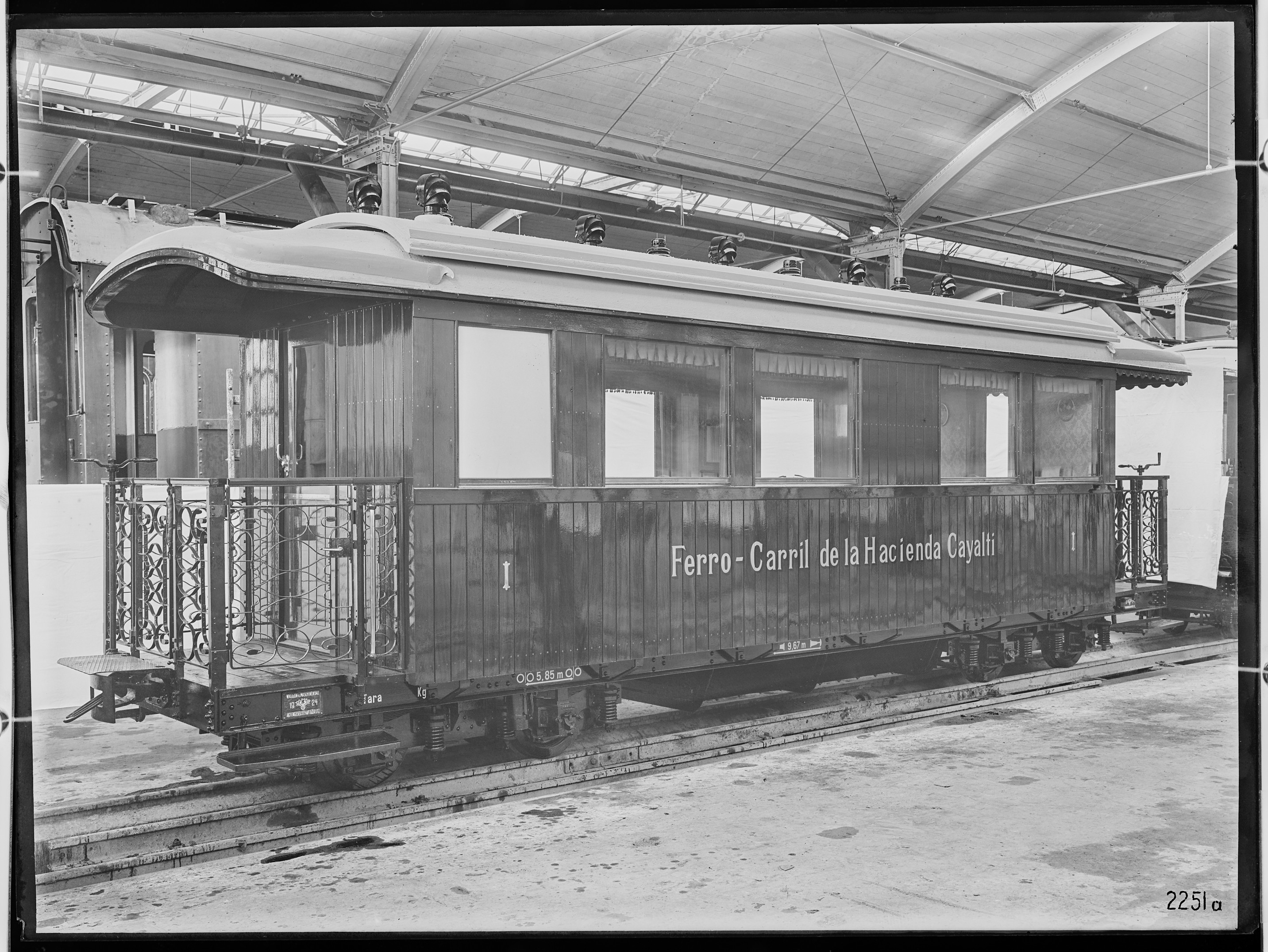 Fotografie: vierachsiger Salonwagen für Peru (Außenansicht I), 1924 (Schenkung der Bombardier Transportation, Werk Görlitz | Eigentum/Sammlung der Verkehrsmuseums Dresden gGmbH CC BY-NC-SA)