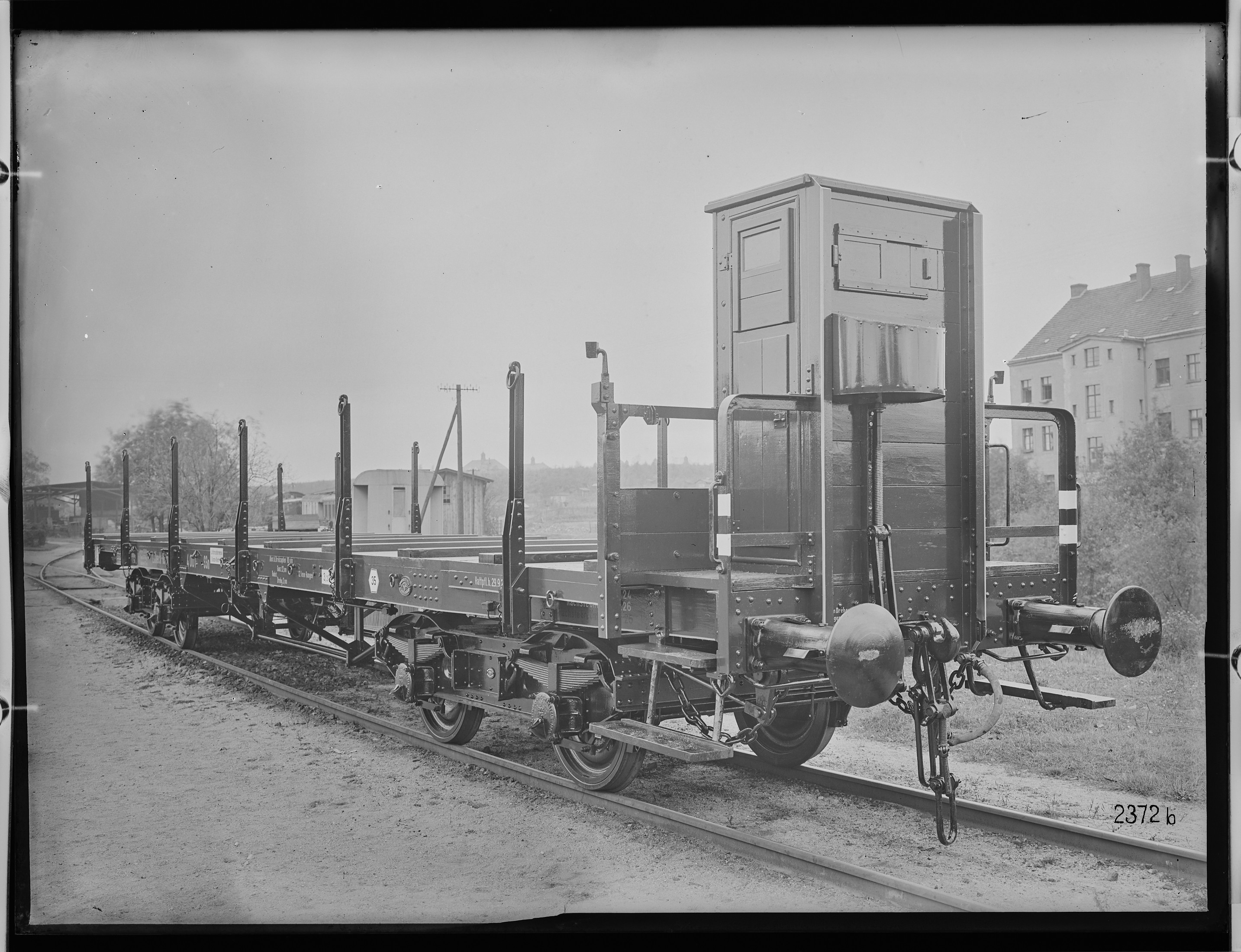 Fotografie: vierachsiger Schienenwagen (Außenansicht III), 1924 (Schenkung der Bombardier Transportation, Werk Görlitz | Eigentum/Sammlung der Verkehrsmuseums Dresden gGmbH CC BY-NC-SA)