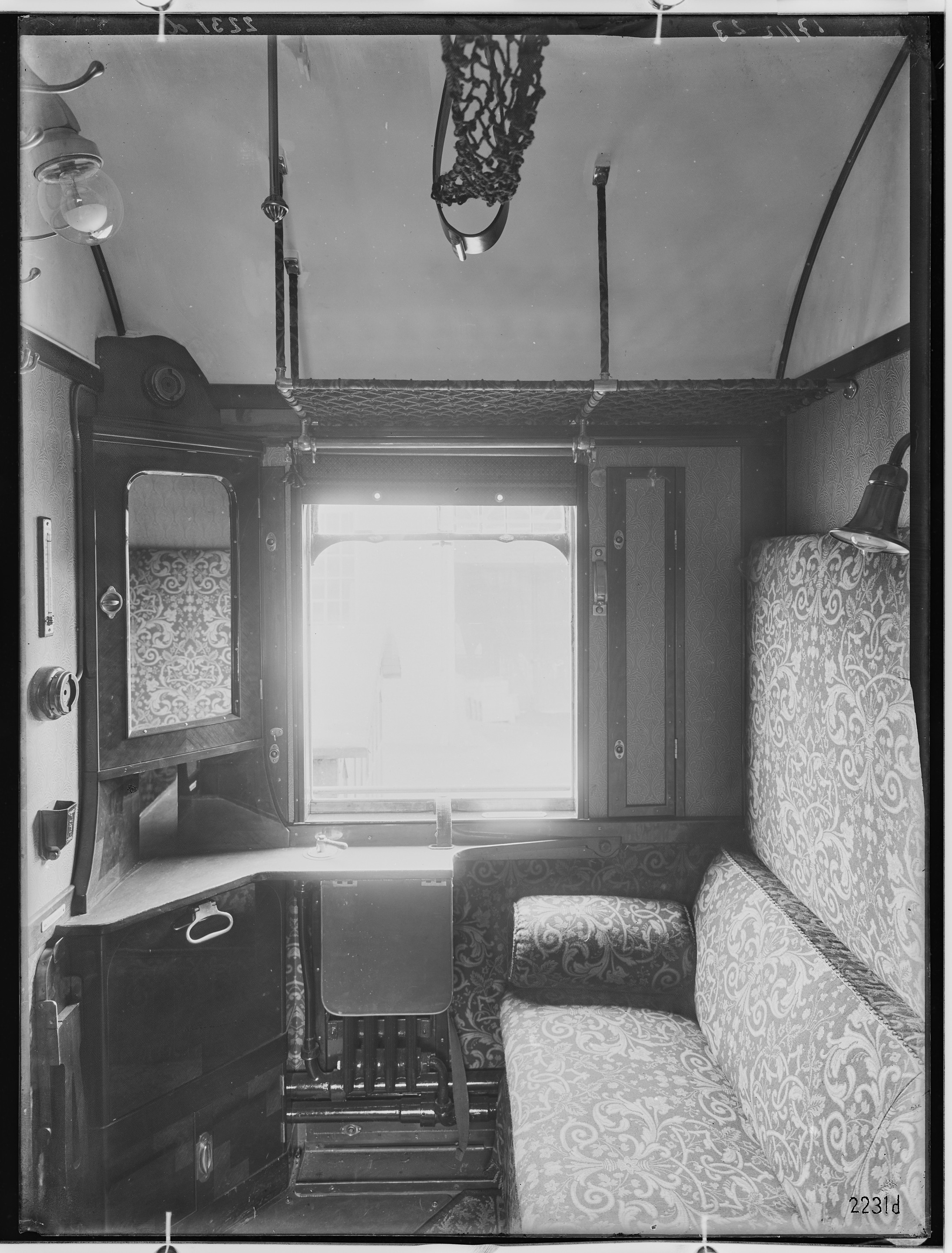 Fotografie: vierachsiger Schlafwagen (Abteil), 1923 (Schenkung der Bombardier Transportation, Werk Görlitz | Eigentum/Sammlung der Verkehrsmuseums Dresden gGmbH CC BY-NC-SA)