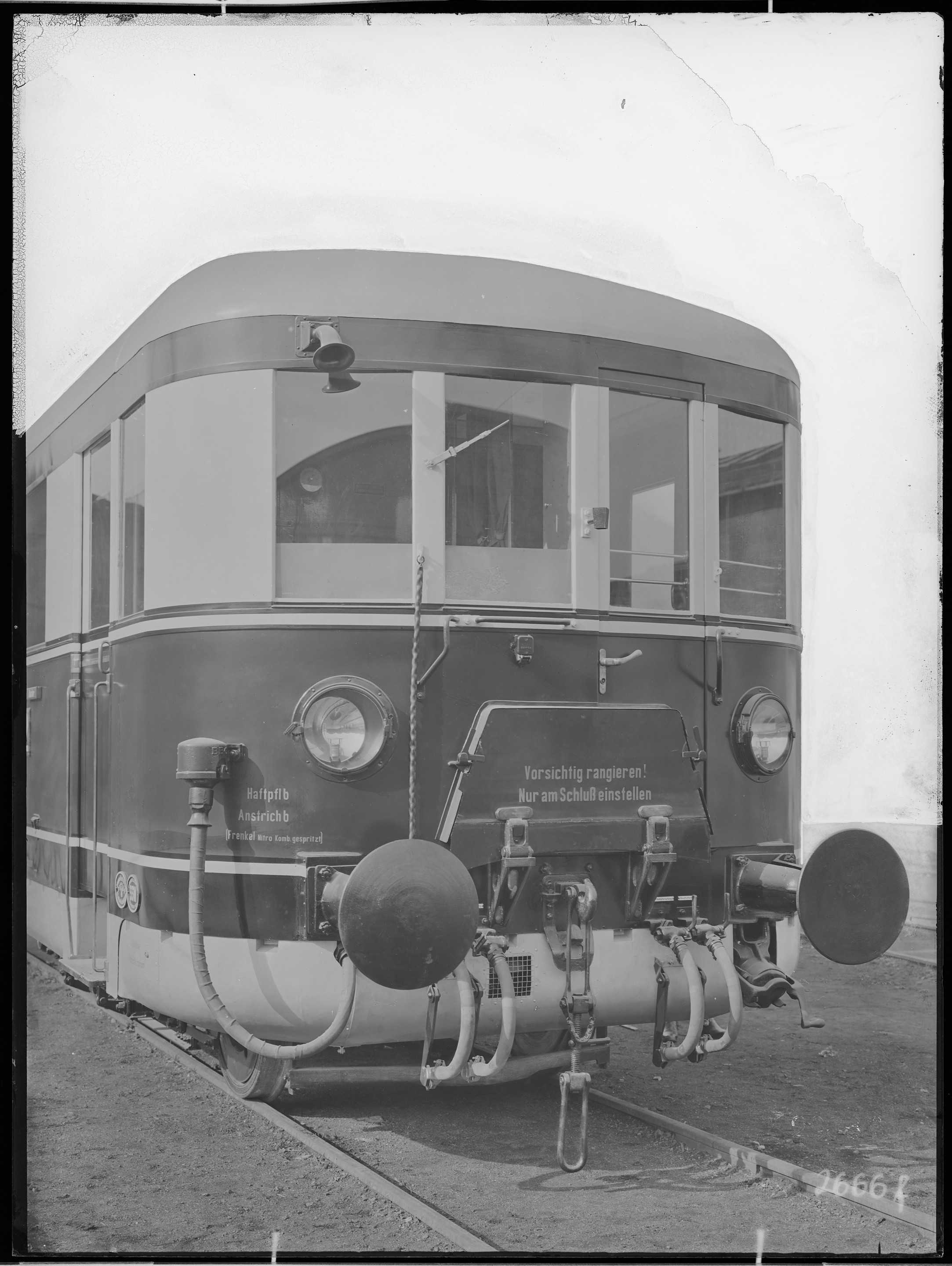 Fotografie: vierachsiger Steuerwagen nach Einheitsgrundriss (Außenansicht II), 1935 (Schenkung der Bombardier Transportation, Werk Görlitz | Eigentum/Sammlung der Verkehrsmuseums Dresden gGmbH CC BY-NC-SA)