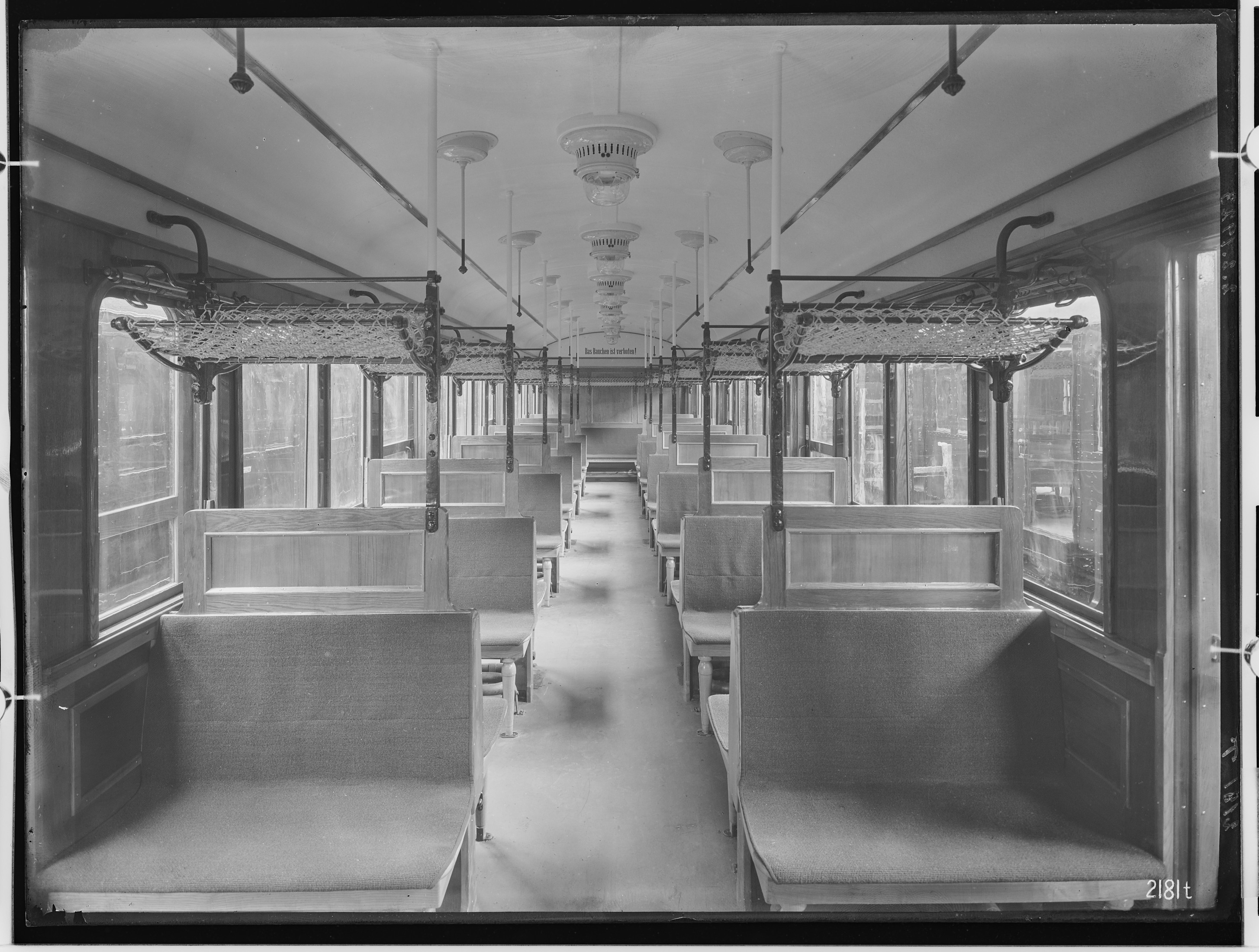 Fotografie: vierachsiger Triebwagen A-Zug (Mittelgang II), 1922 (Schenkung der Bombardier Transportation, Werk Görlitz | Eigentum/Sammlung der Verkehrsmuseums Dresden gGmbH CC BY-NC-SA)
