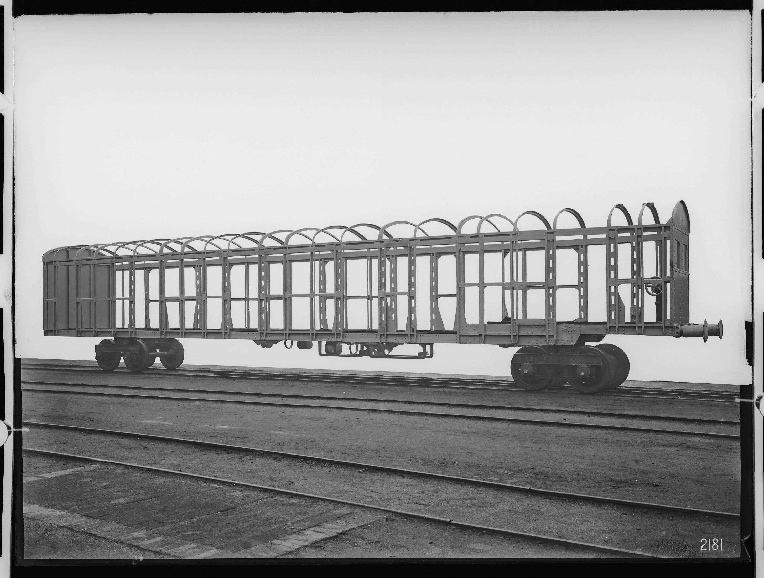 Fotografie: vierachsiger Triebwagen A-Zug (Rohbau), 1922 (Schenkung der Bombardier Transportation, Werk Görlitz | Eigentum/Sammlung der Verkehrsmuseums Dresden gGmbH CC BY-NC-SA)