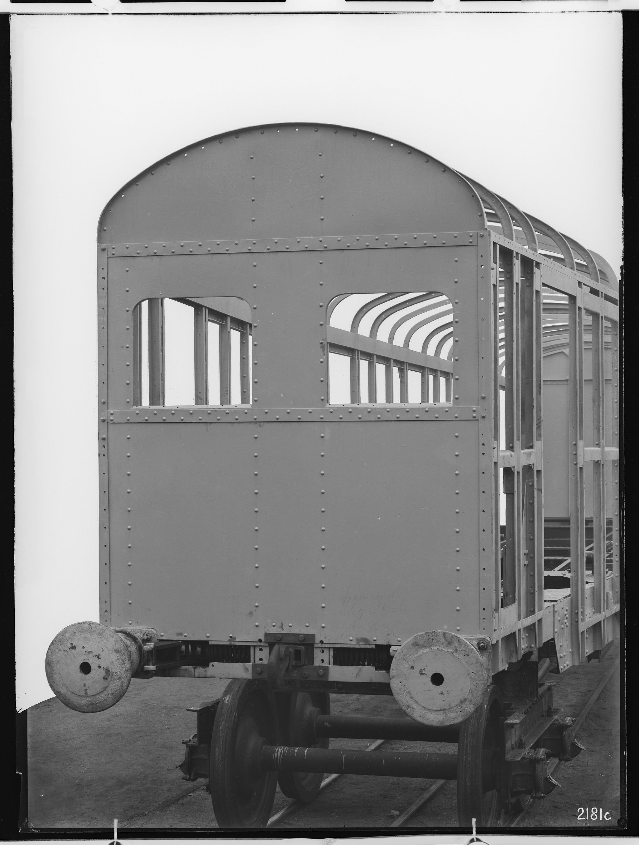 Fotografie: vierachsiger Triebwagen A-Zug (Rohbau der Stirnwand), 1922 (Schenkung der Bombardier Transportation, Werk Görlitz | Eigentum/Sammlung der Verkehrsmuseums Dresden gGmbH CC BY-NC-SA)