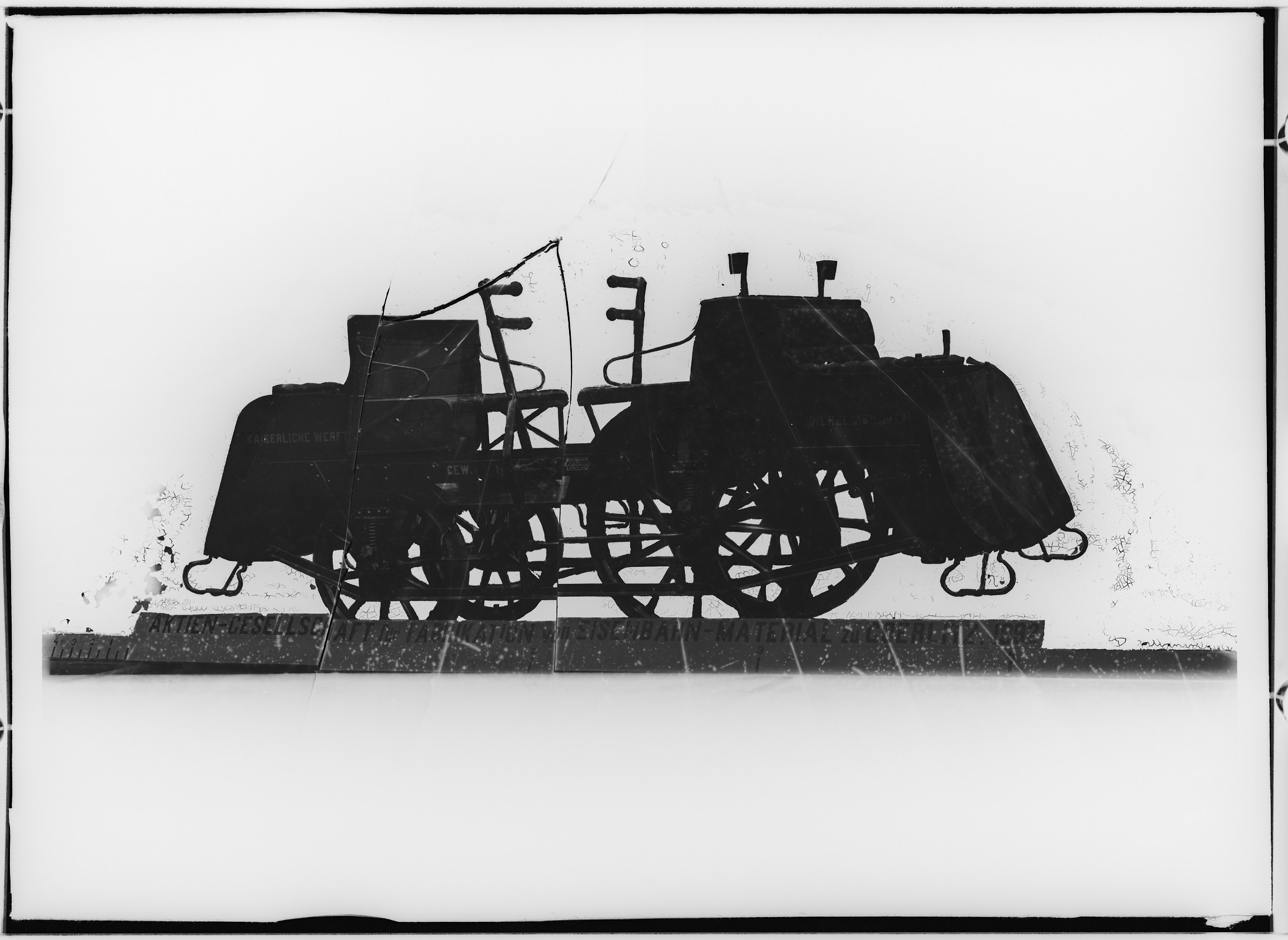 Fotografie: zweiachsige Draisine (Selbstfahrer), 1892 (Schenkung der Bombardier Transportation, Werk Görlitz | Eigentum/Sammlung der Verkehrsmuseums Dresden gGmbH CC BY-NC-SA)