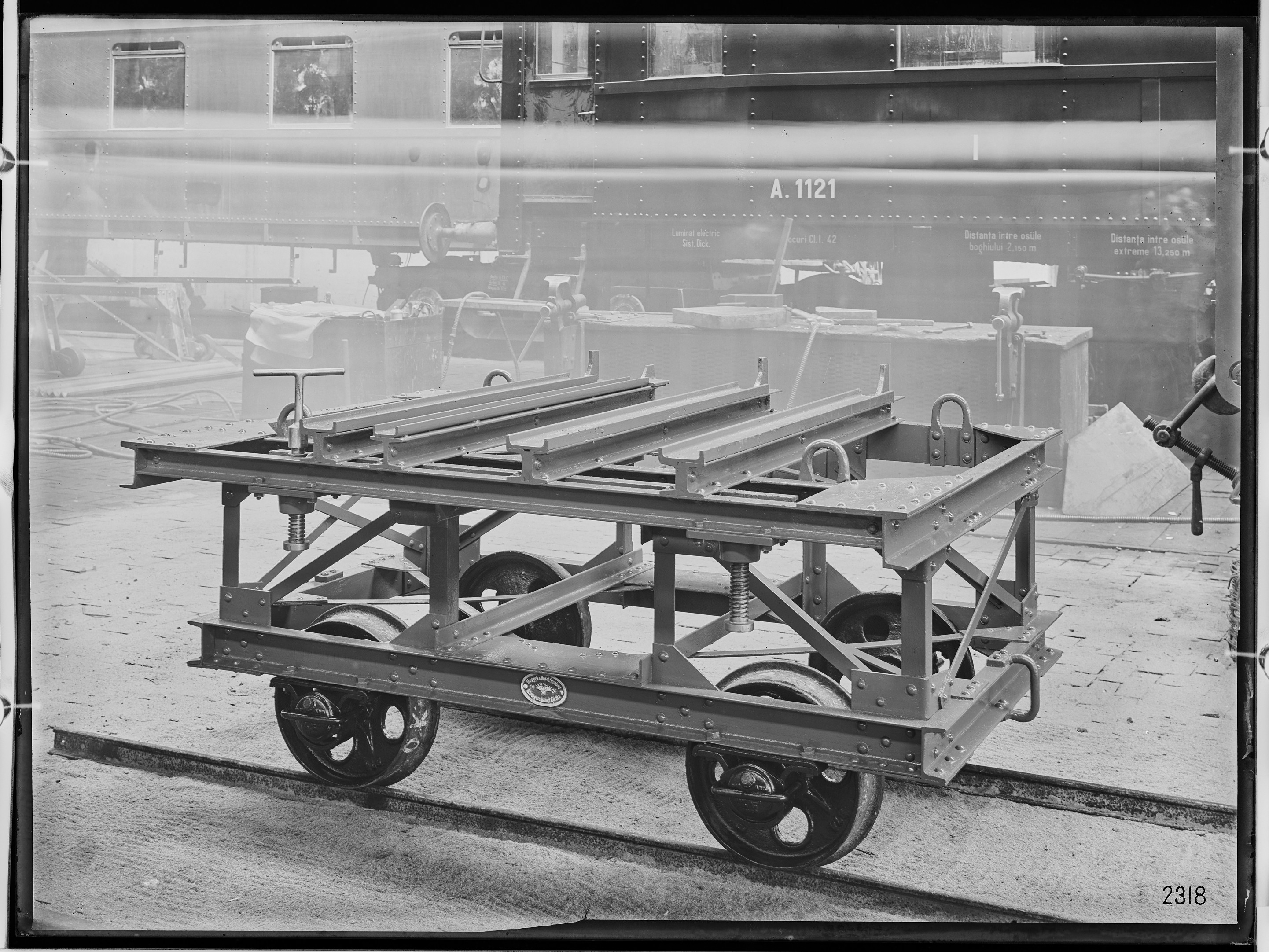 Fotografie: zweiachsiger Ölschaltertransportwagen, 1924 (Schenkung der Bombardier Transportation, Werk Görlitz | Eigentum/Sammlung der Verkehrsmuseums Dresden gGmbH CC BY-NC-SA)