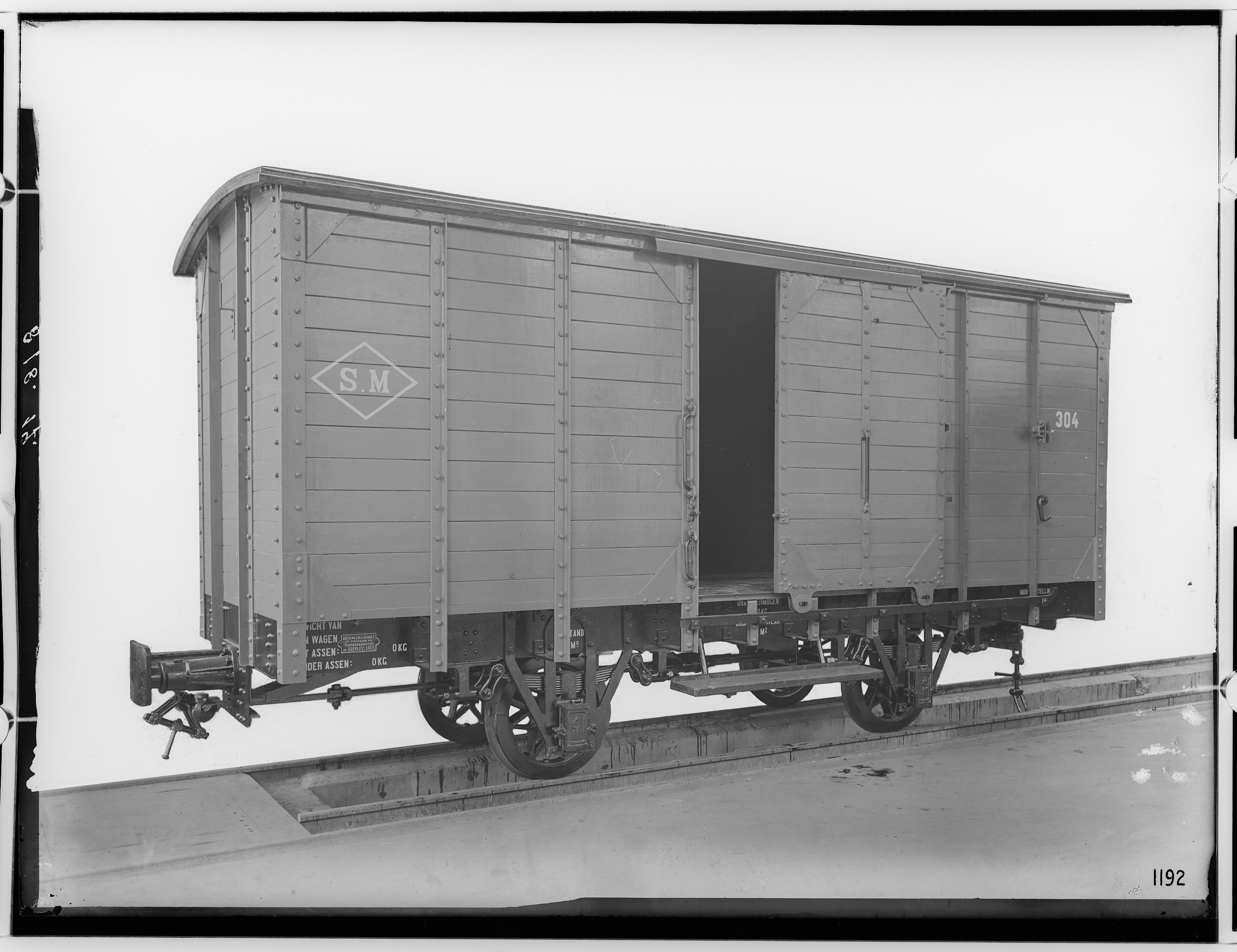 Fotografie: zweiachsiger bedeckter Güterwagen ohne Bremse, 1917 (Schenkung der Bombardier Transportation, Werk Görlitz | Eigentum/Sammlung der Verkehrsmuseums Dresden gGmbH CC BY-NC-SA)