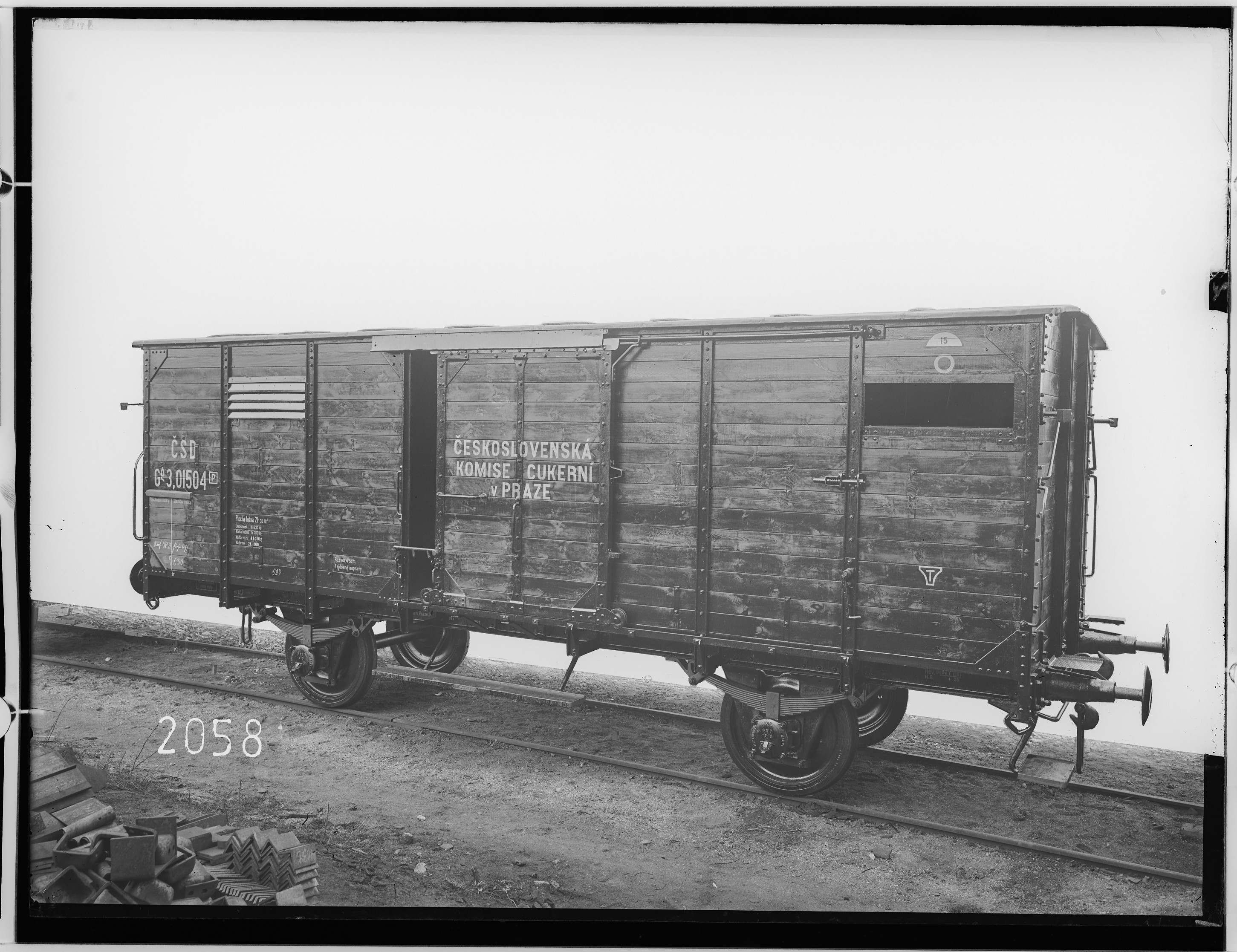Fotografie: zweiachsiger bedeckter Güterwagen ohne Bremse, 1920 (Schenkung der Bombardier Transportation, Werk Görlitz | Eigentum/Sammlung der Verkehrsmuseums Dresden gGmbH CC BY-NC-SA)