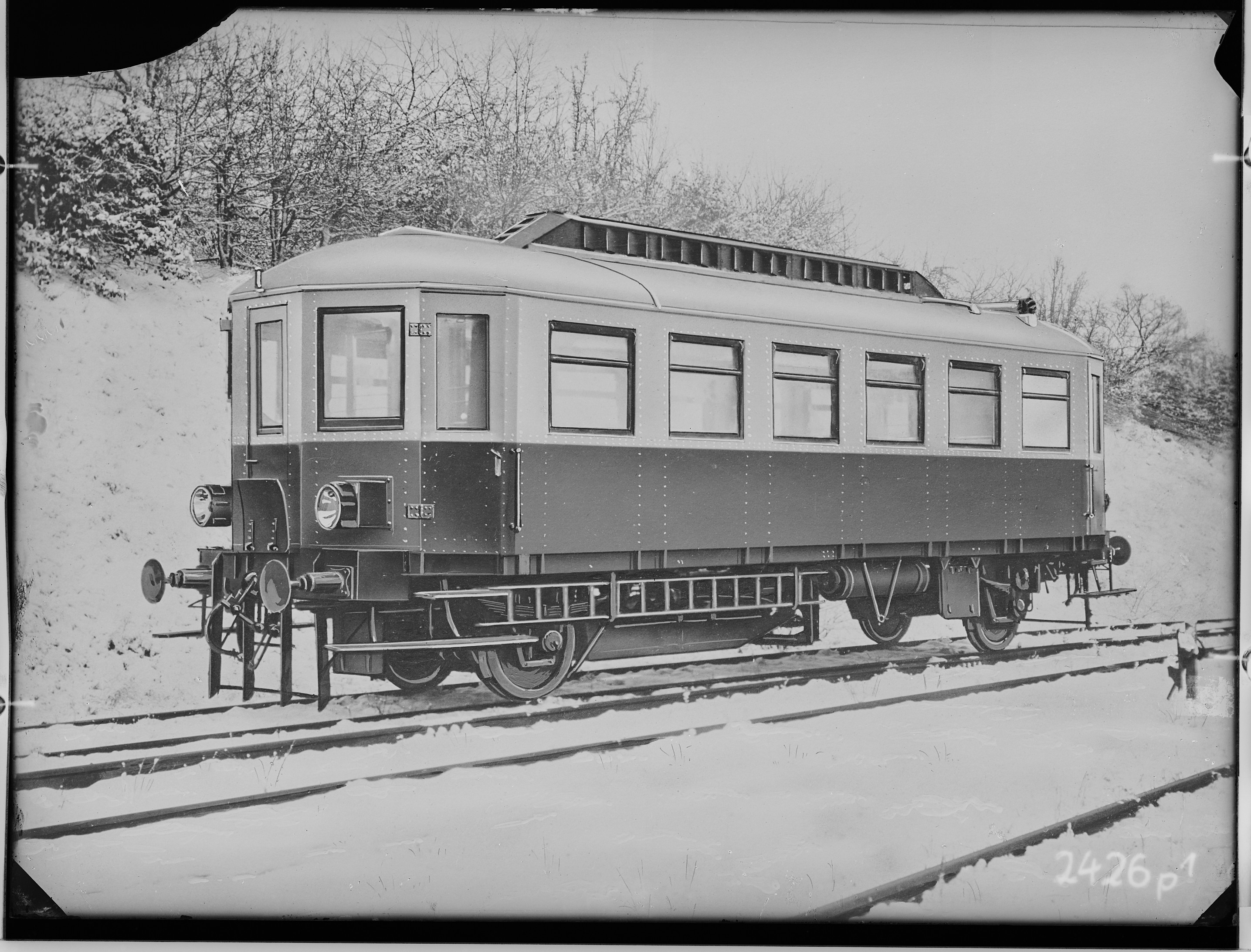 Fotografie: zweiachsiger Benzol-Triebwagen (Außenansicht II), 1925 (Schenkung der Bombardier Transportation, Werk Görlitz | Eigentum/Sammlung der Verkehrsmuseums Dresden gGmbH CC BY-NC-SA)