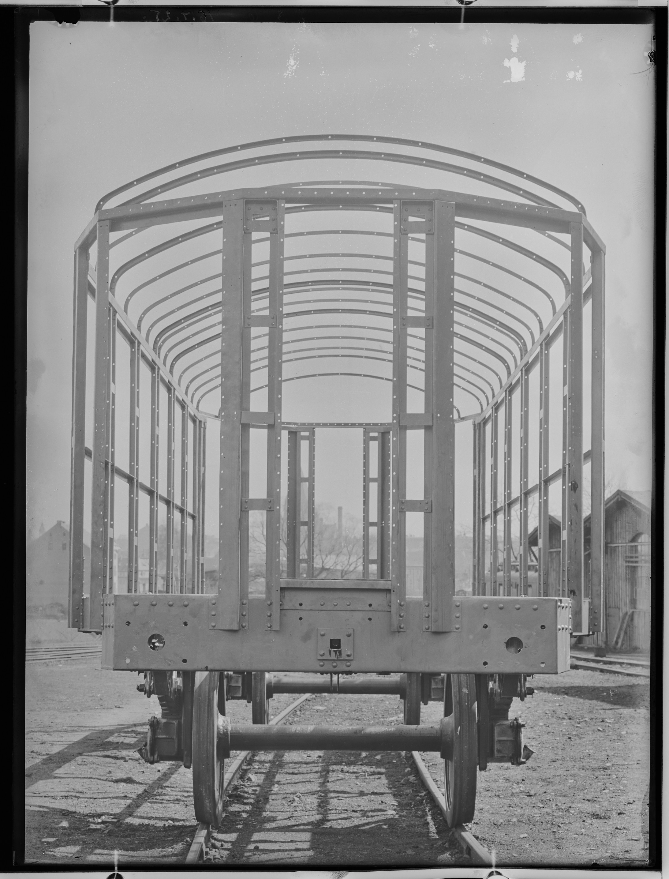 Fotografie: zweiachsiger Benzol-Triebwagen (Kastengerippe II), 1925 (Schenkung der Bombardier Transportation, Werk Görlitz | Eigentum/Sammlung der Verkehrsmuseums Dresden gGmbH CC BY-NC-SA)