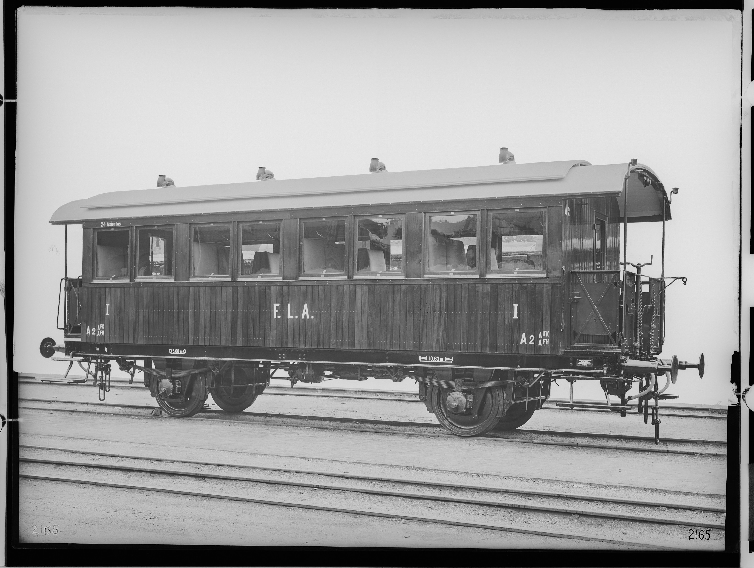Fotografie: zweiachsiger Durchgangswagen erste Klasse (Marokko), 1922 (Schenkung der Bombardier Transportation, Werk Görlitz | Eigentum/Sammlung der Verkehrsmuseums Dresden gGmbH CC BY-NC-SA)