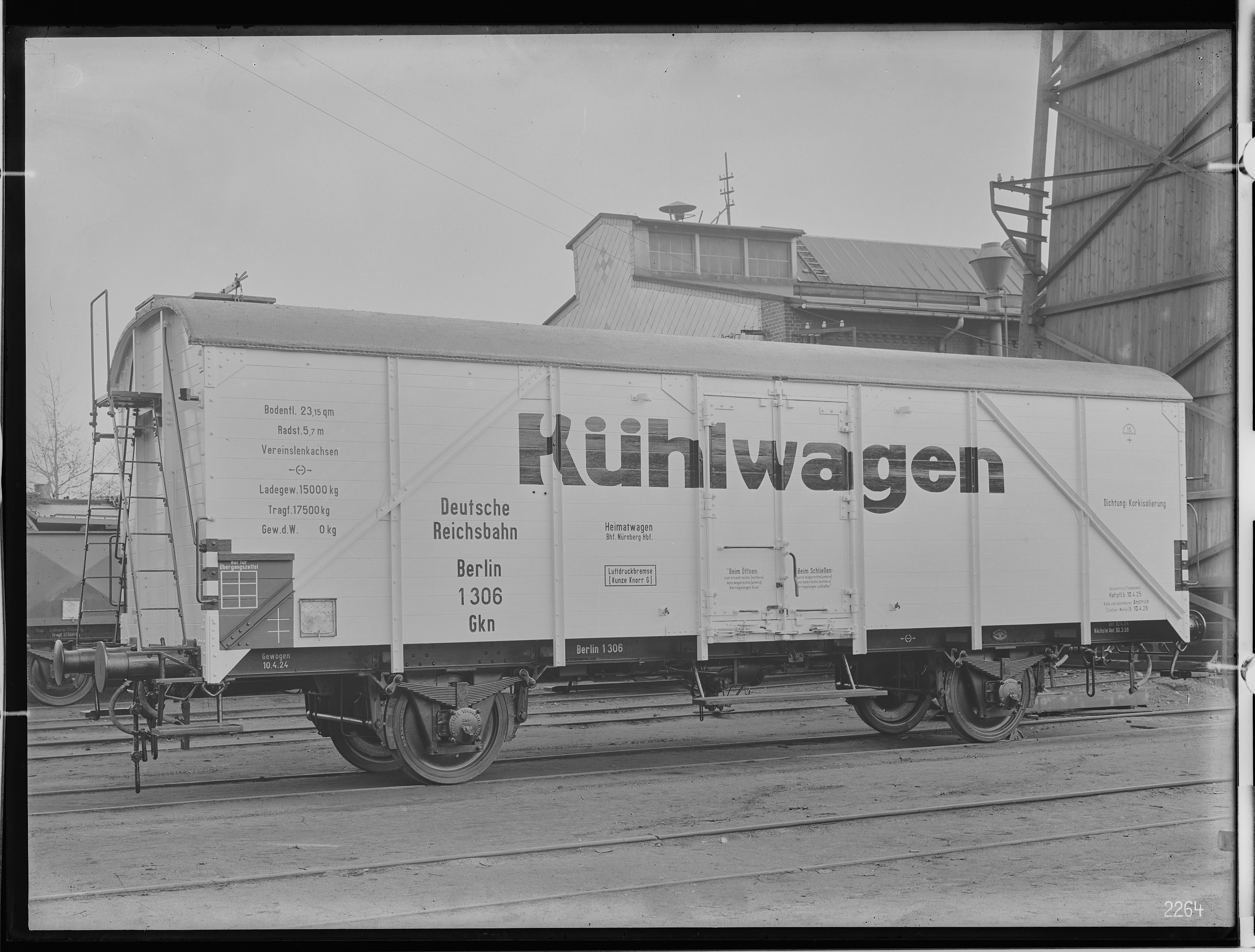 Fotografie: zweiachsiger Einheits-Kühlwagen (Außenansicht), 1924 (Schenkung der Bombardier Transportation, Werk Görlitz | Eigentum/Sammlung der Verkehrsmuseums Dresden gGmbH CC BY-NC-SA)