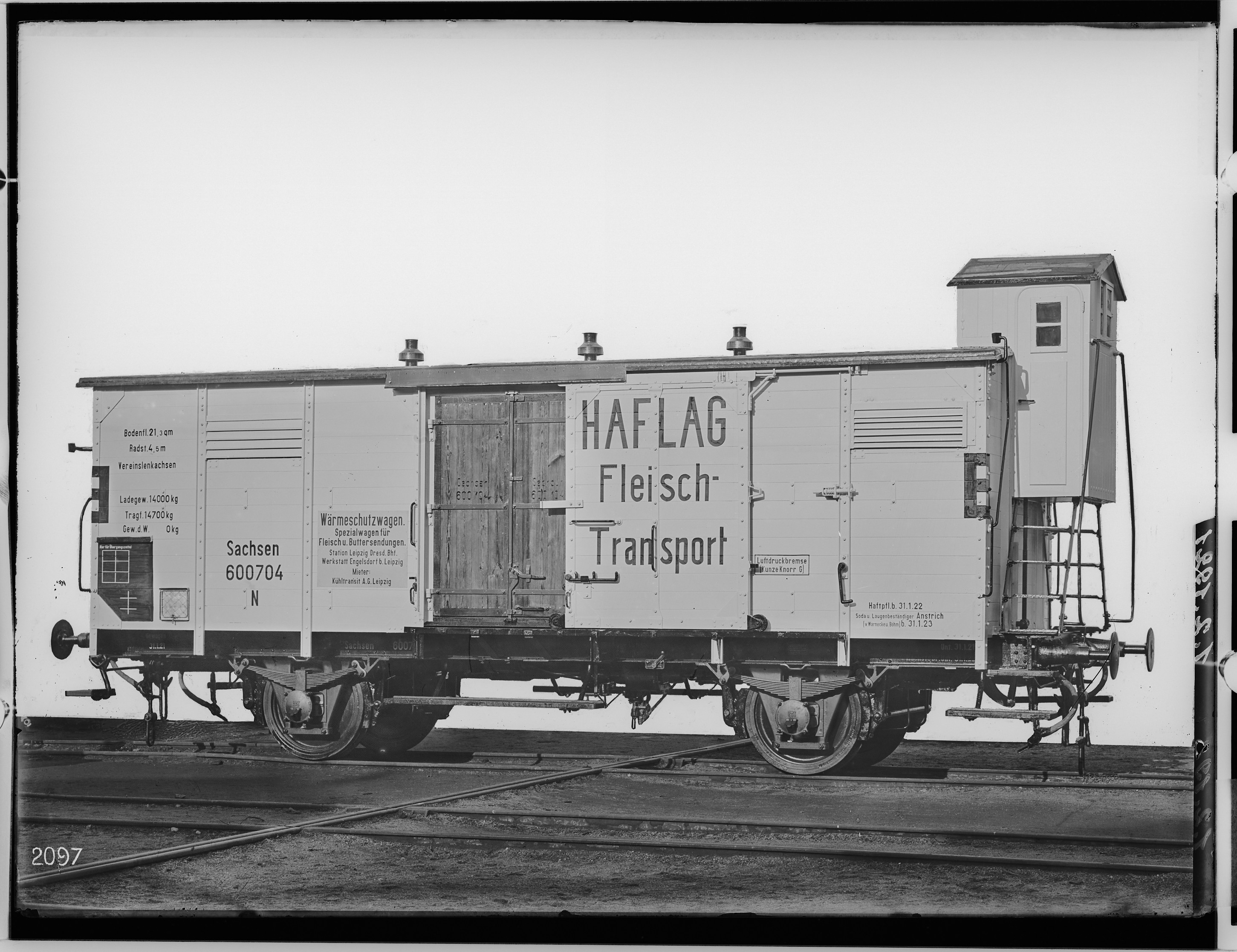 Fotografie: zweiachsiger Fleischtransportwagen, 1921 (Schenkung der Bombardier Transportation, Werk Görlitz | Eigentum/Sammlung der Verkehrsmuseums Dresden gGmbH CC BY-NC-SA)