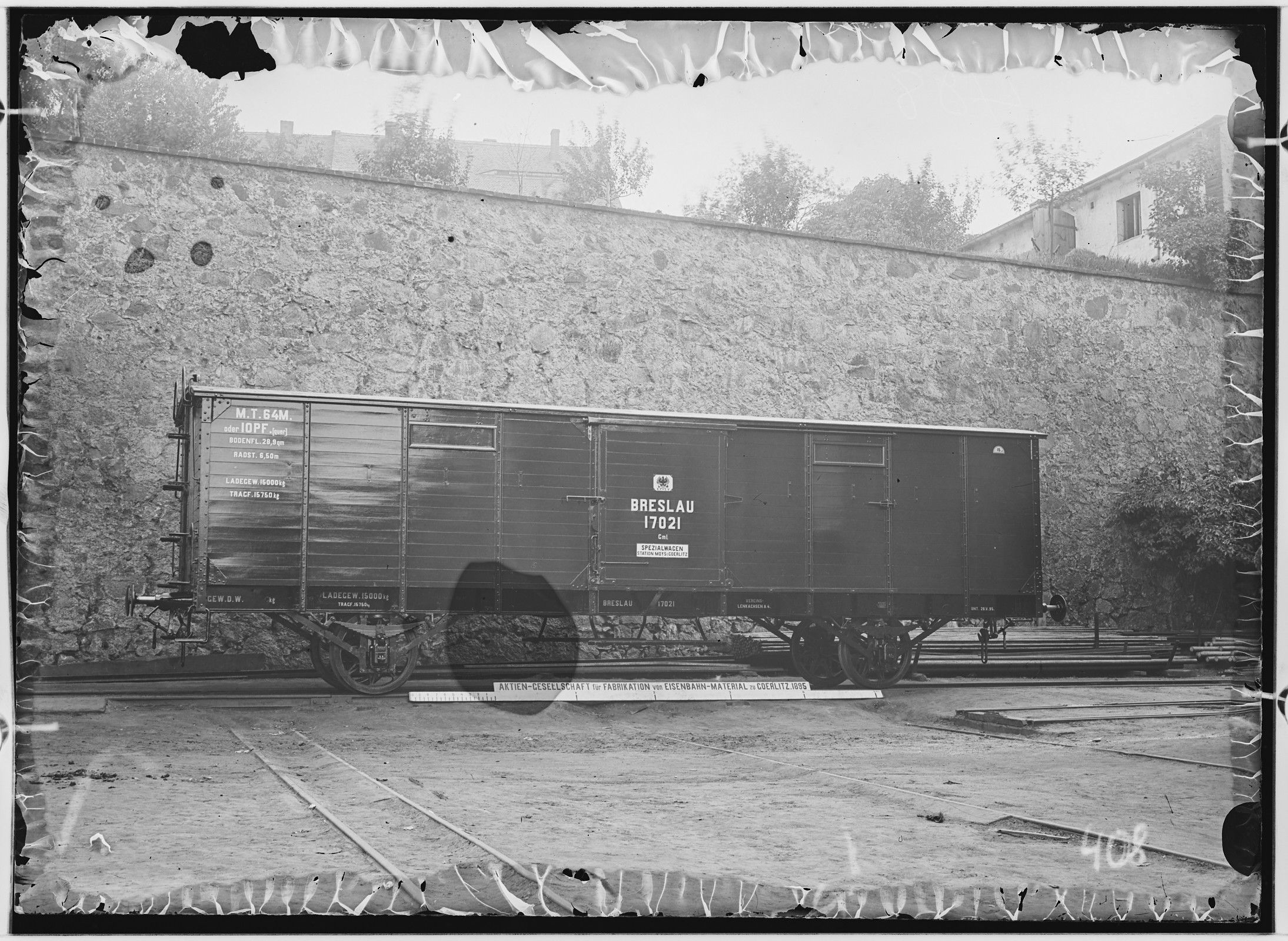 Fotografie: zweiachsiger gedeckter Güterwagen, 1895 (Schenkung der Bombardier Transportation, Werk Görlitz | Eigentum/Sammlung der Verkehrsmuseums Dresden gGmbH CC BY-NC-SA)