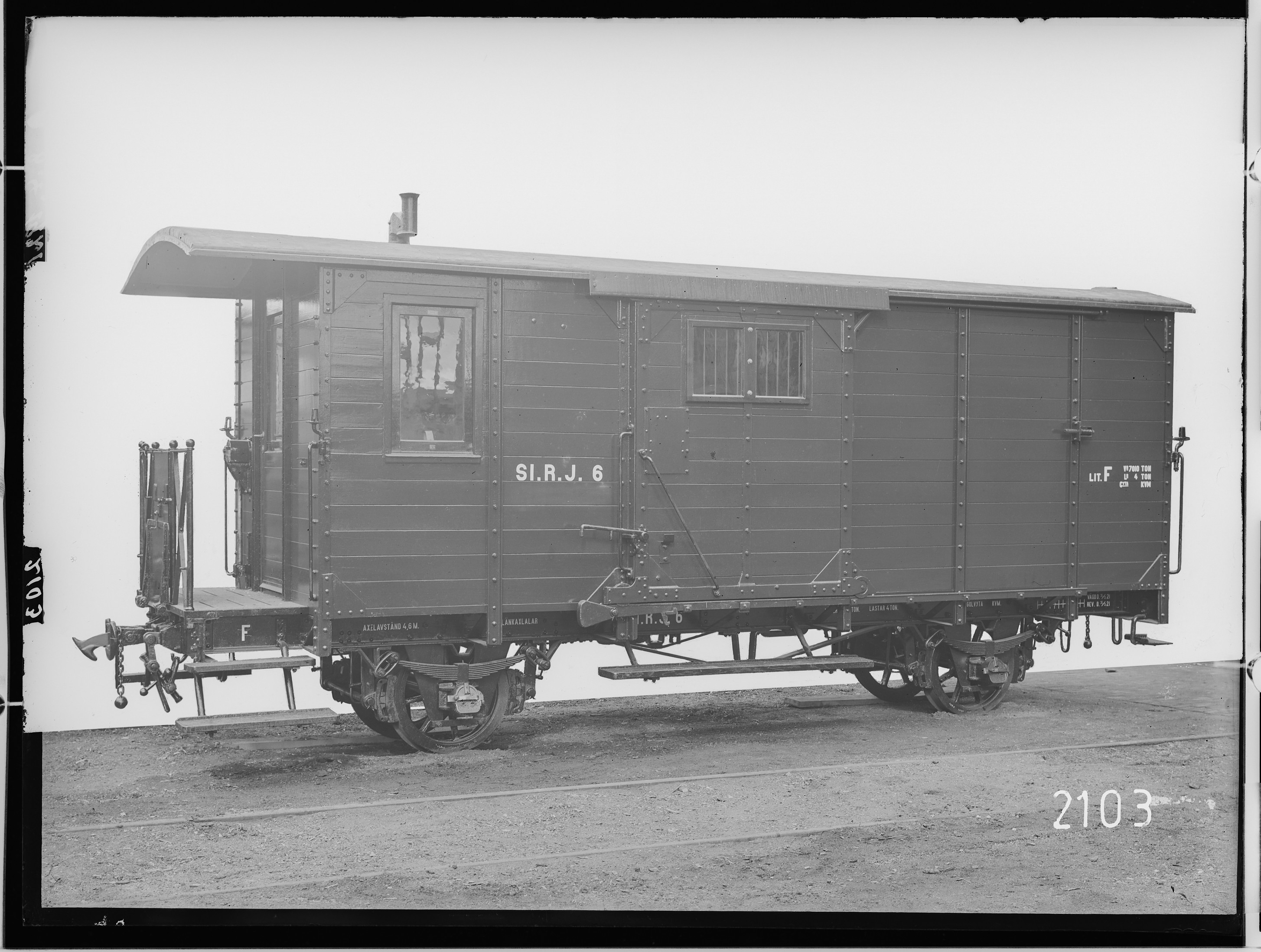 Fotografie: zweiachsiger Gepäckwagen mit Bremse, 1921 (Schenkung der Bombardier Transportation, Werk Görlitz | Eigentum/Sammlung der Verkehrsmuseums Dresden gGmbH CC BY-NC-SA)