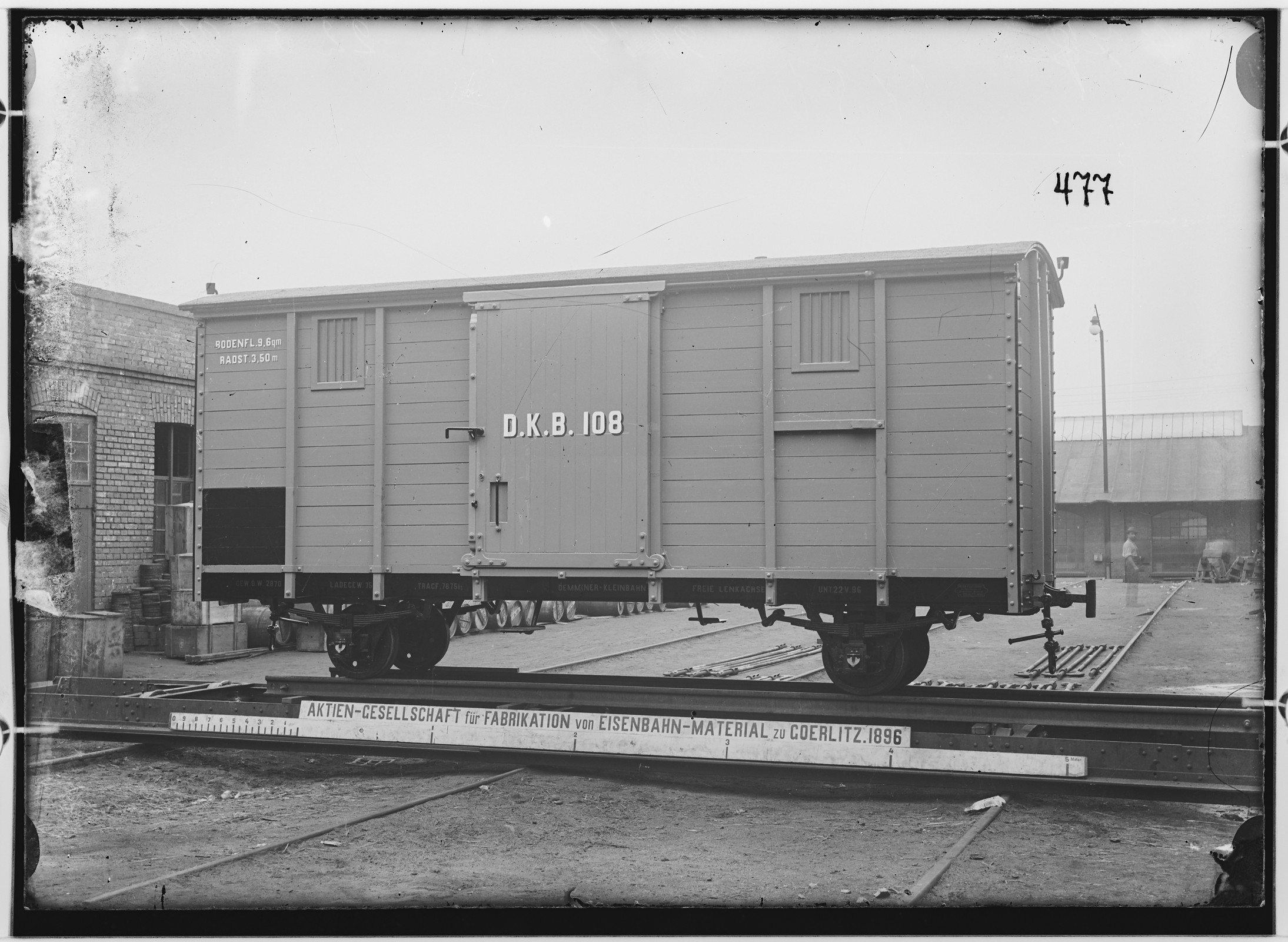 Fotografie: zweiachsiger Güter- und Gepäckkleinbahnwagen, 1896 (Schenkung der Bombardier Transportation, Werk Görlitz | Eigentum/Sammlung der Verkehrsmuseums Dresden gGmbH CC BY-NC-SA)