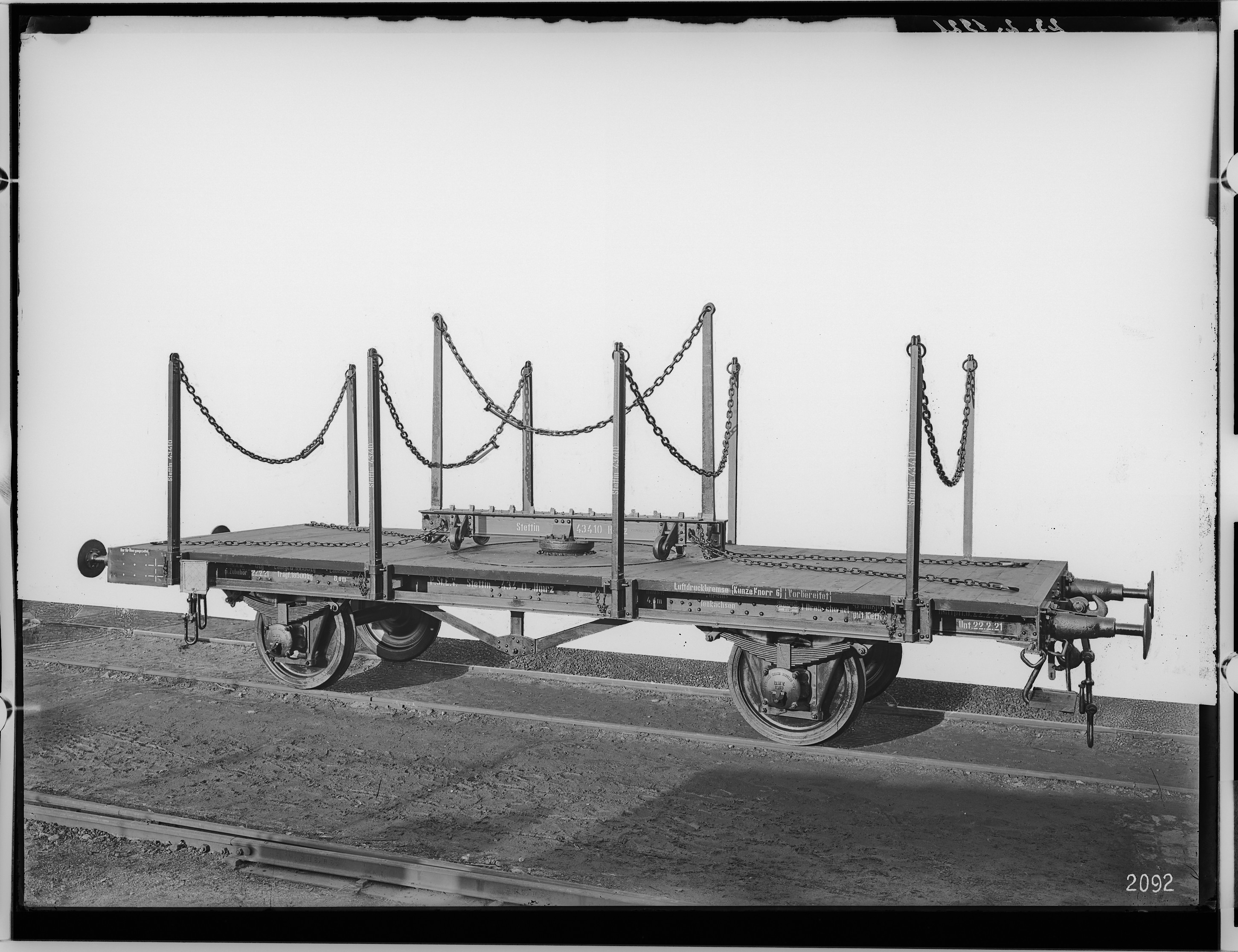 Fotografie: zweiachsiger Holzwagen ohne Bremse, 1921 (Schenkung der Bombardier Transportation, Werk Görlitz | Eigentum/Sammlung der Verkehrsmuseums Dresden gGmbH CC BY-NC-SA)