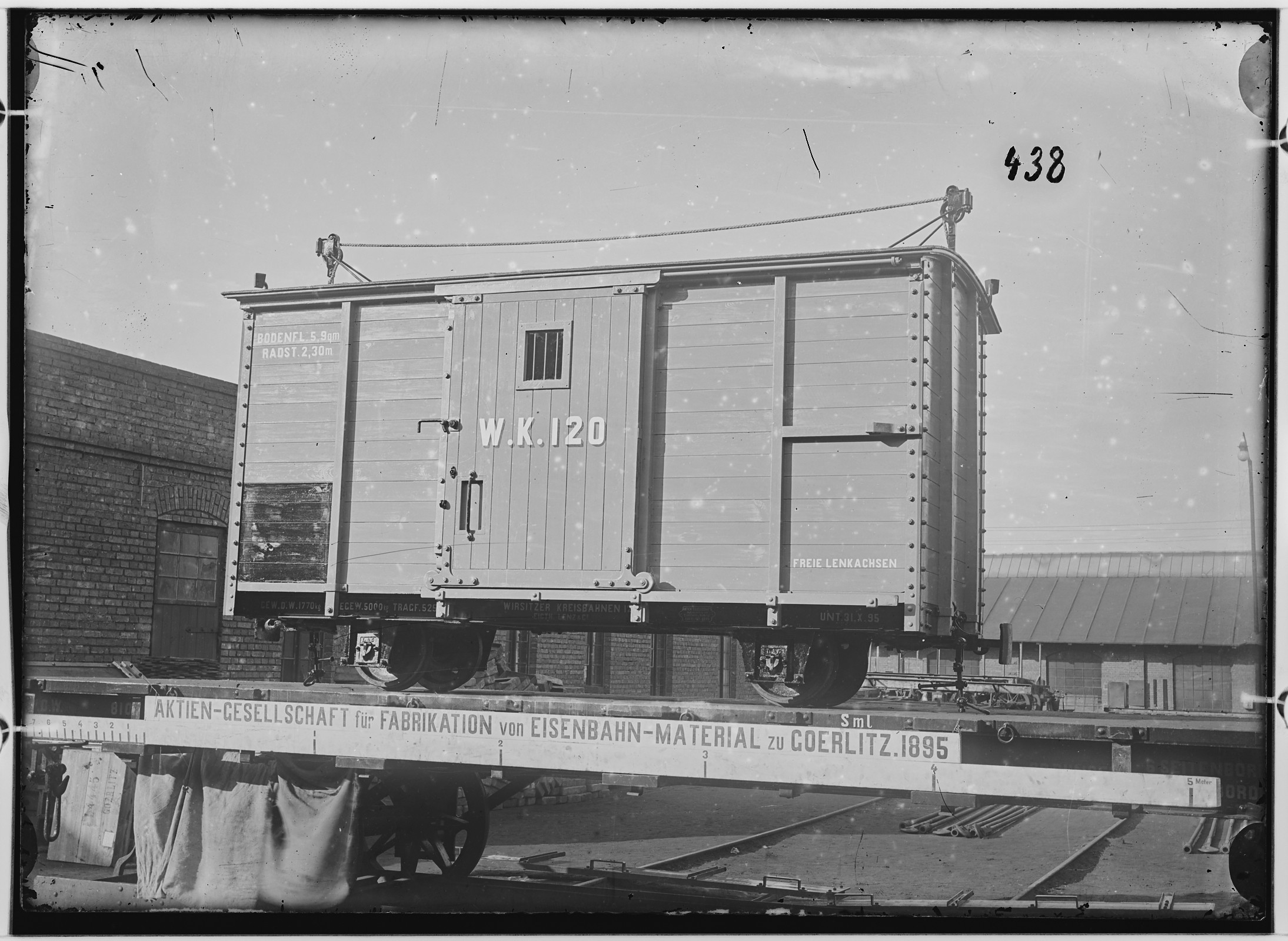 Fotografie: zweiachsiger Kleinbahn-Güterwagen, 1895 (Schenkung der Bombardier Transportation, Werk Görlitz | Eigentum/Sammlung der Verkehrsmuseums Dresden gGmbH CC BY-NC-SA)
