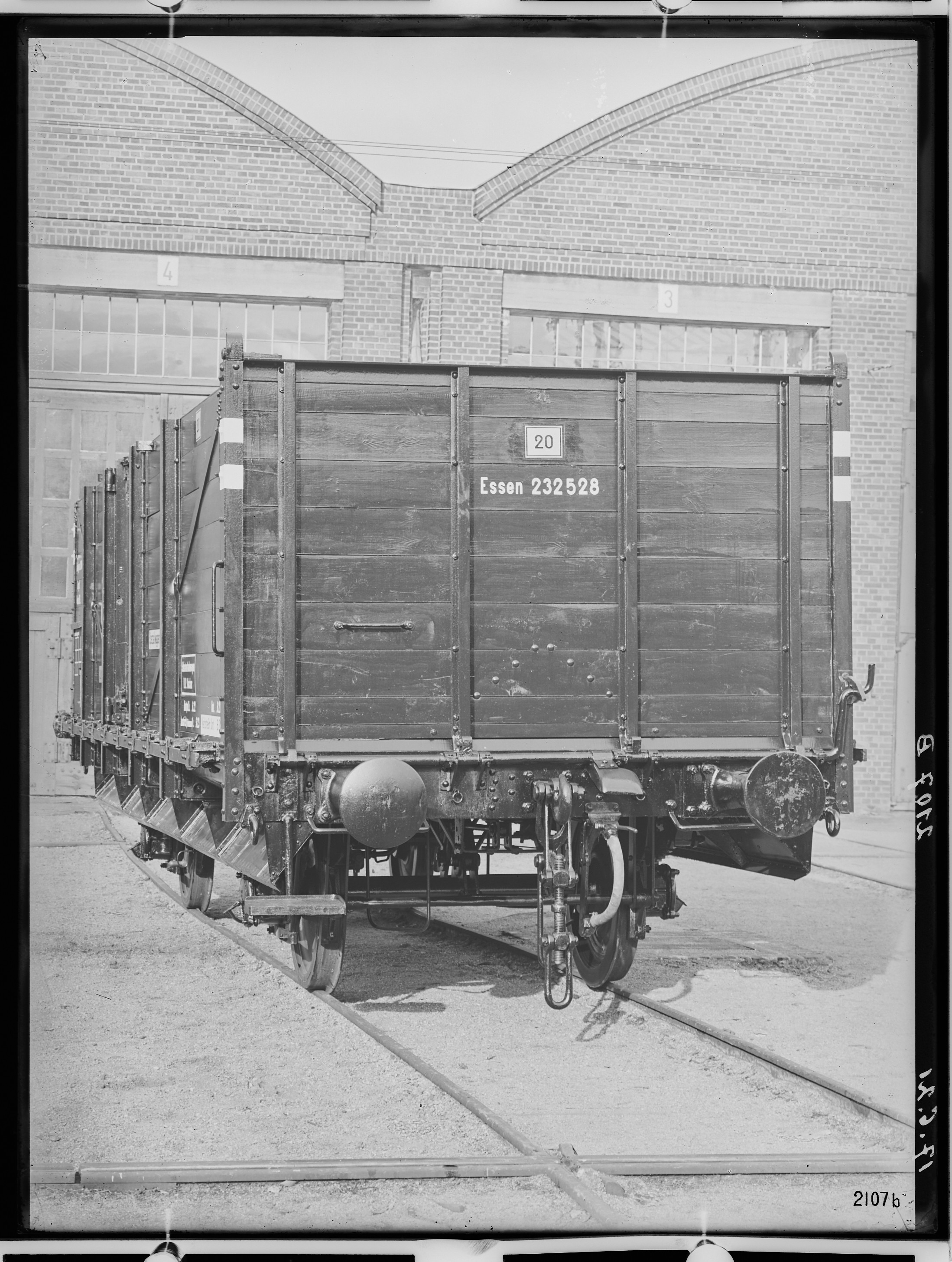 Fotografie: zweiachsiger Malcherwagen (Stirnansicht), 1921 (Schenkung der Bombardier Transportation, Werk Görlitz | Eigentum/Sammlung der Verkehrsmuseums Dresden gGmbH CC BY-NC-SA)