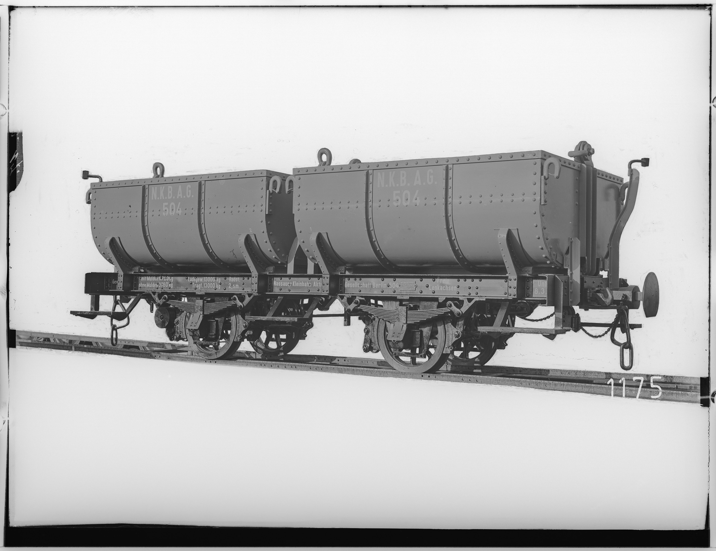 Fotografie: zweiachsiger Muldenwagen für Kalksteintransport (Ansicht I), 1917 (Schenkung der Bombardier Transportation, Werk Görlitz | Eigentum/Sammlung der Verkehrsmuseums Dresden gGmbH CC BY-NC-SA)